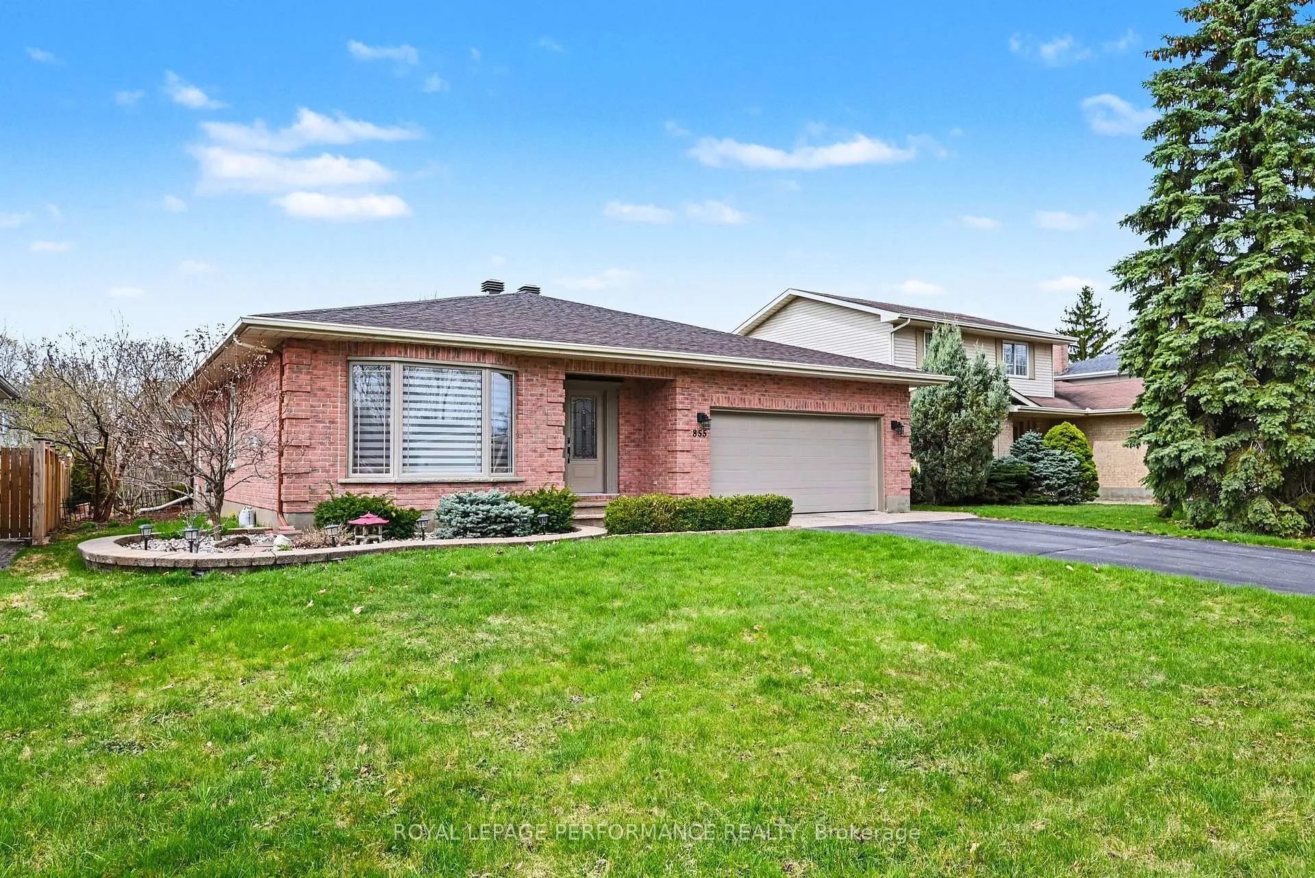 Photo 3 of 855 Kenyon Crescent, Cornwall — HOMEH