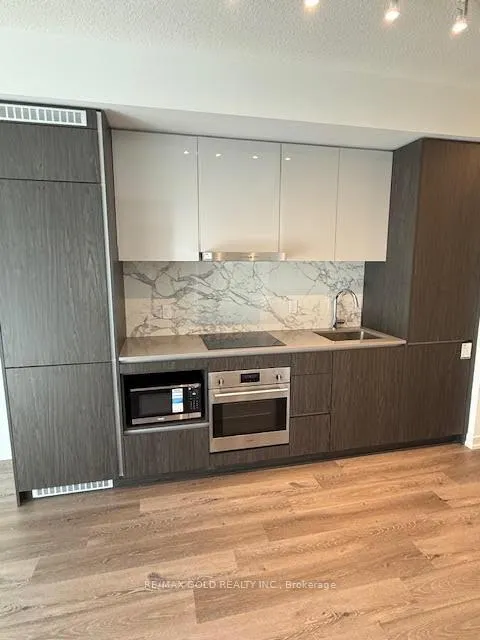 Photo 4 of Unit 2208, 28 Interchange Way, Vaughan, Vaughan Corporate Centre — HOMEH