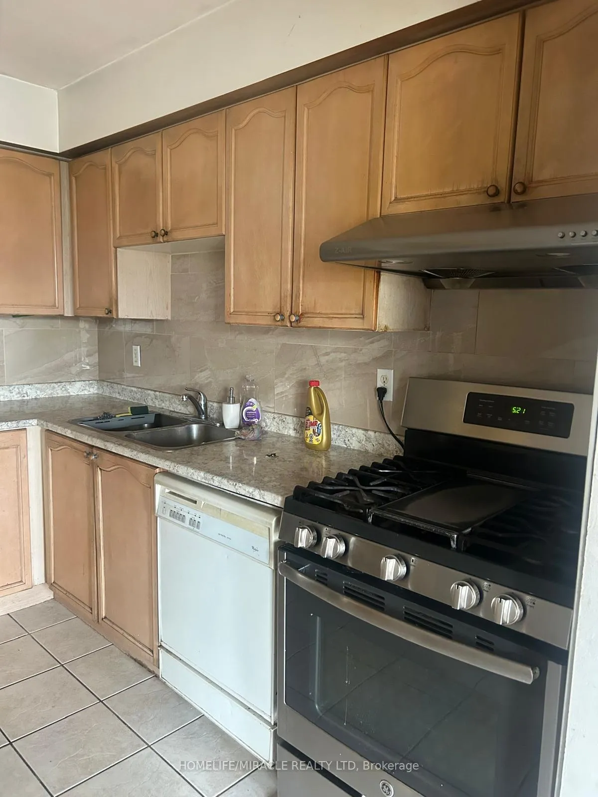 Photo 1 of 137 Oatfield Road, Brampton, Sandringham-Wellington — HOMEH