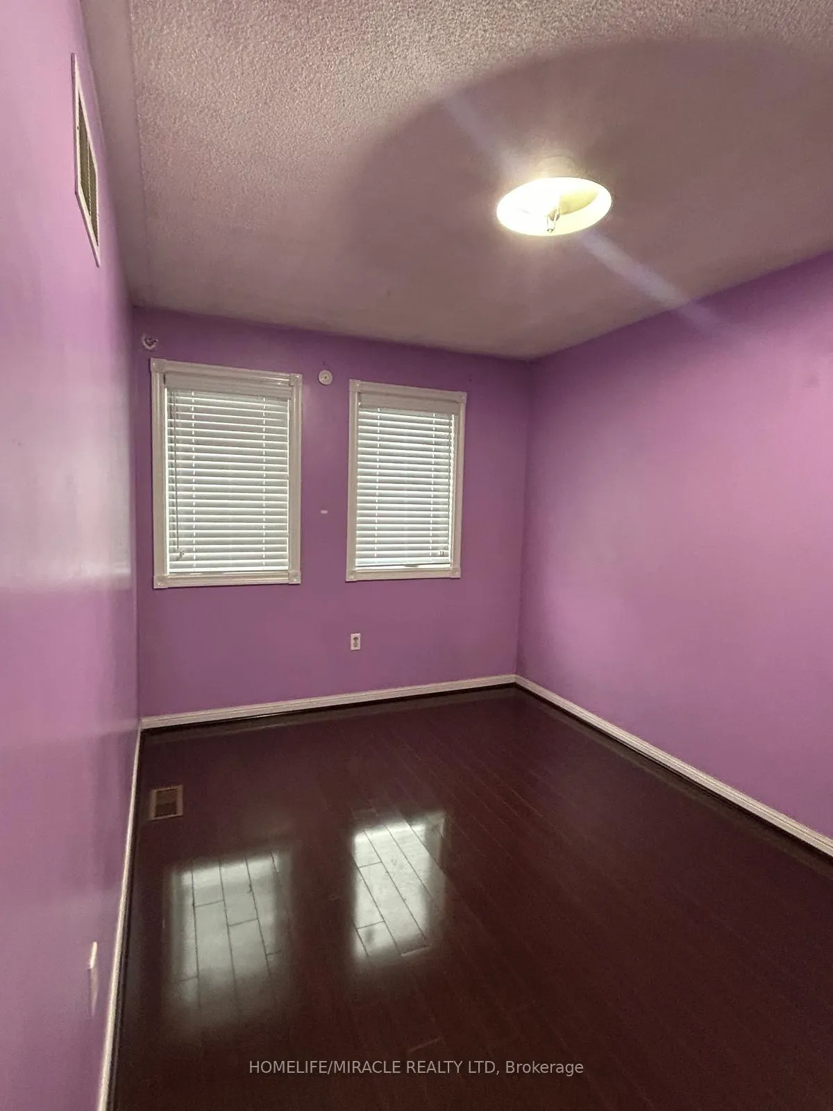 Photo 12 of 137 Oatfield Road, Brampton, Sandringham-Wellington — HOMEH