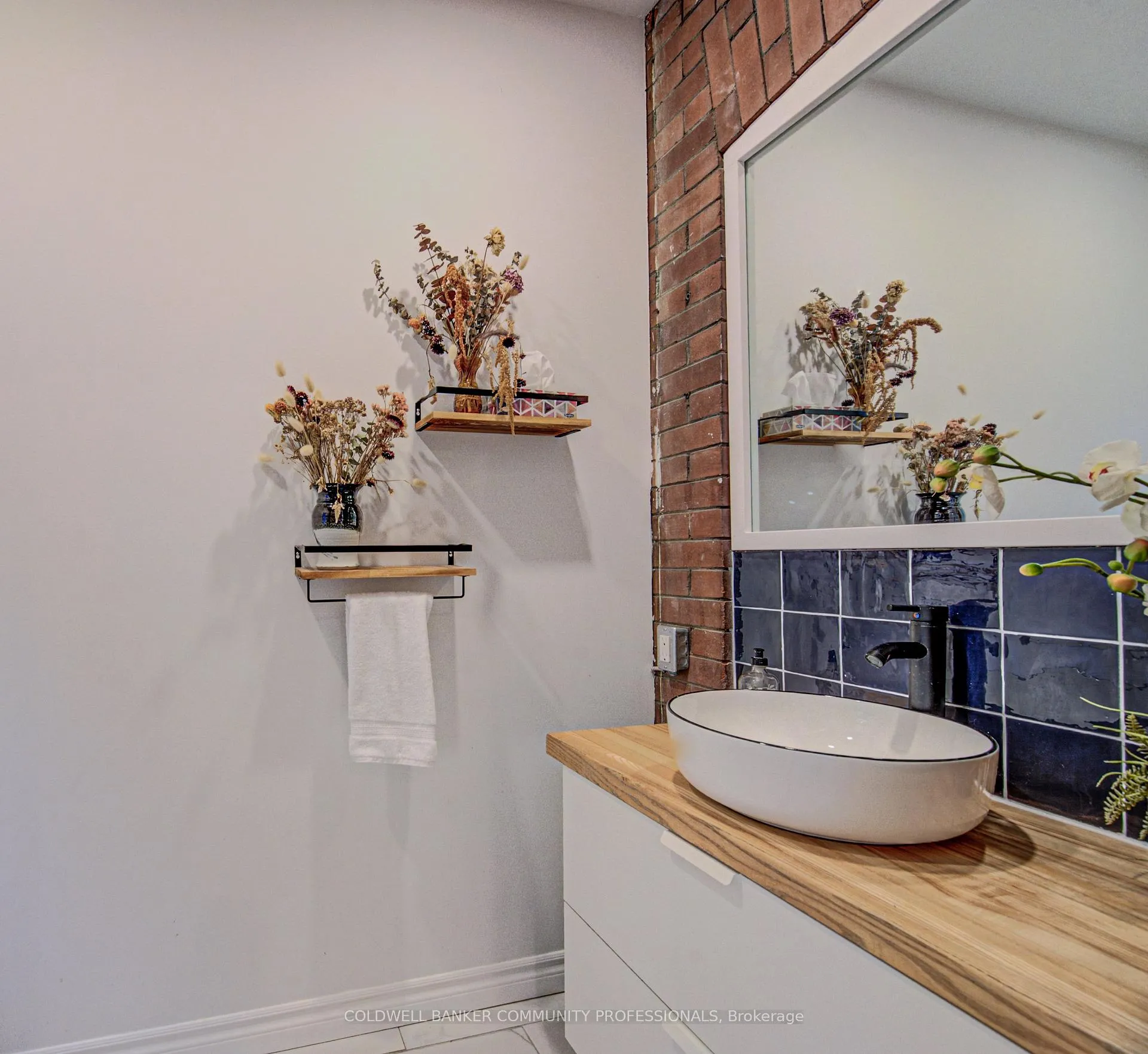 Photo 21 of 114 Prospect Street S, Hamilton, Stipley — HOMEH