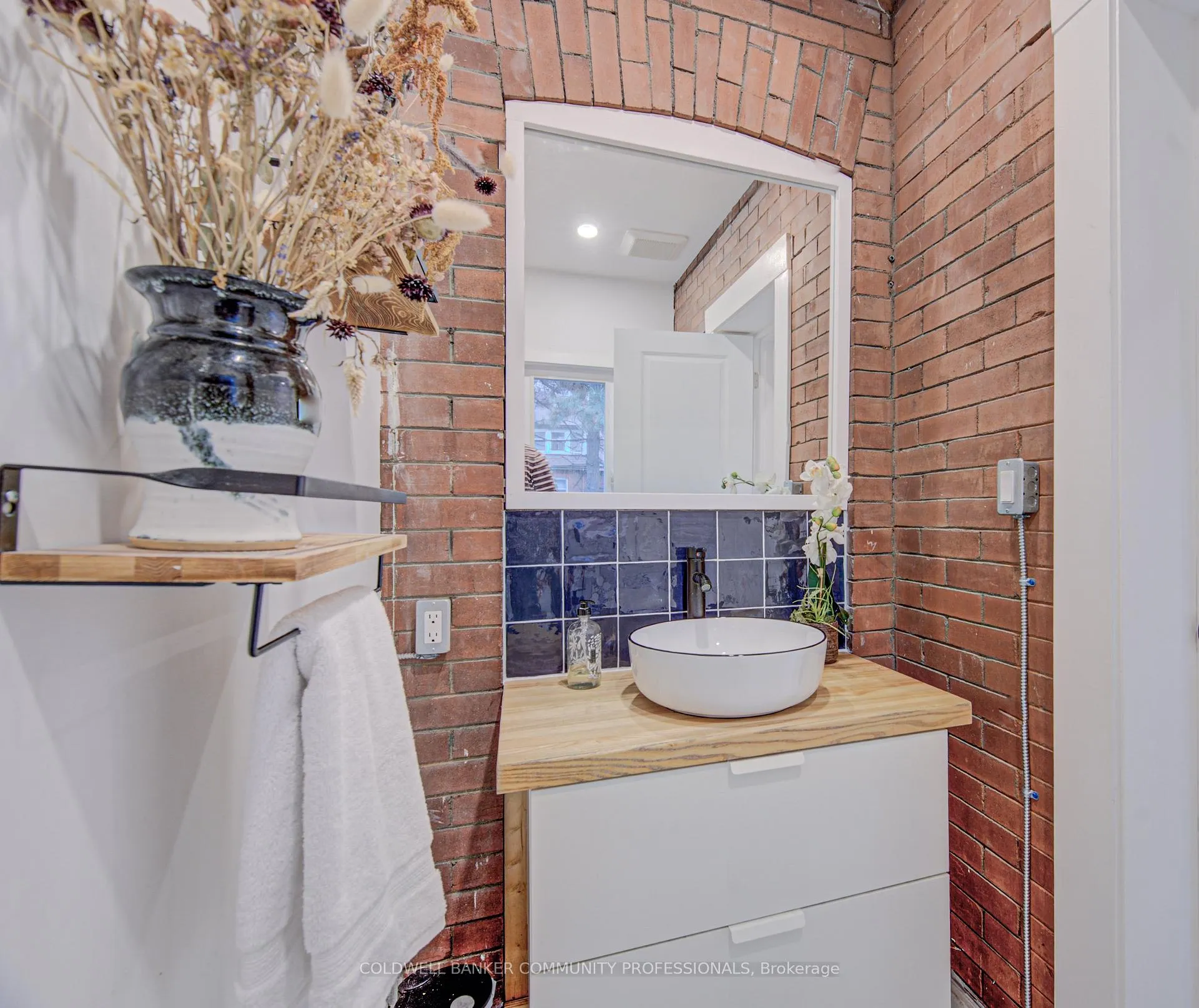 Photo 22 of 114 Prospect Street S, Hamilton, Stipley — HOMEH