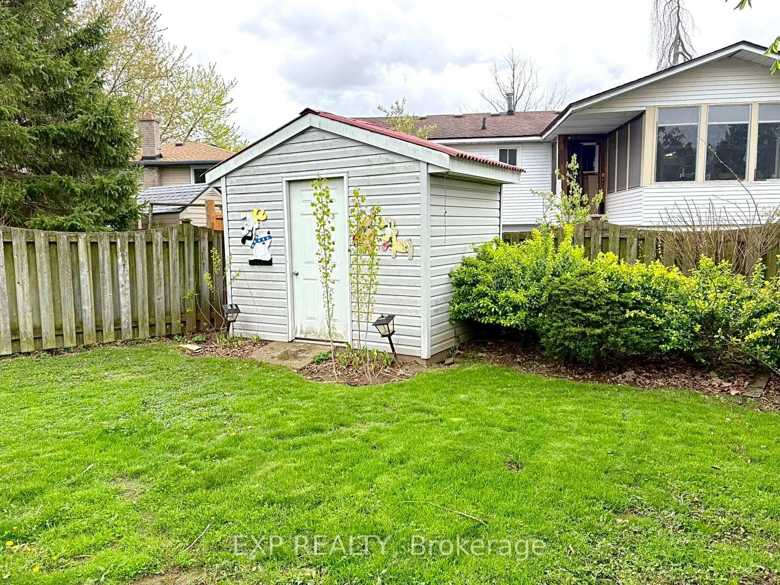 Photo 4 of 6199 Delta Drive, Niagara Falls, West Wood — HOMEH