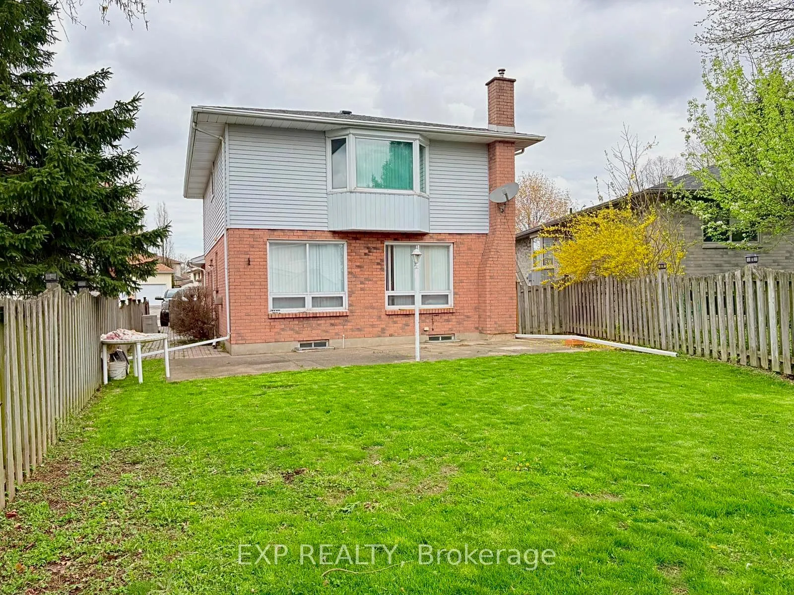 Photo 5 of 6199 Delta Drive, Niagara Falls, West Wood — HOMEH