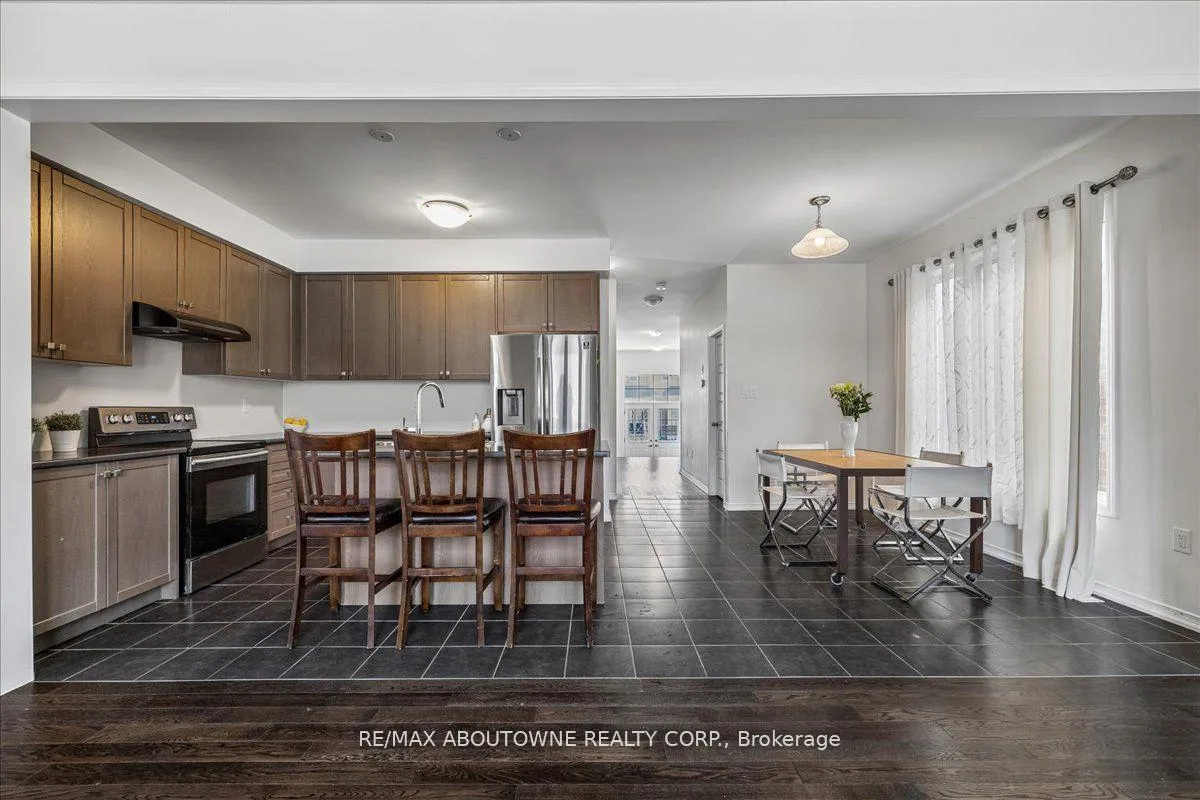 Photo 4 of 7608 Tupelo Crescent, Niagara Falls, Brown — HOMEH