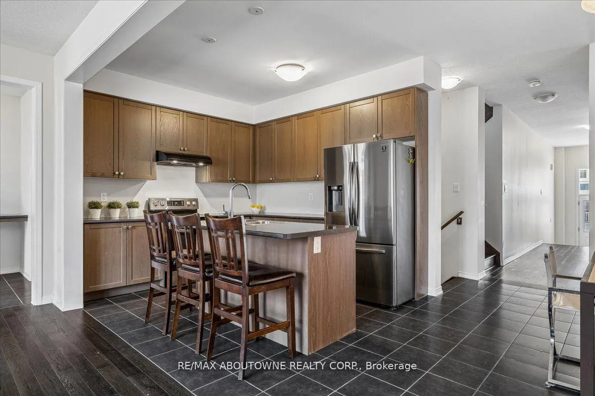 Photo 5 of 7608 Tupelo Crescent, Niagara Falls, Brown — HOMEH