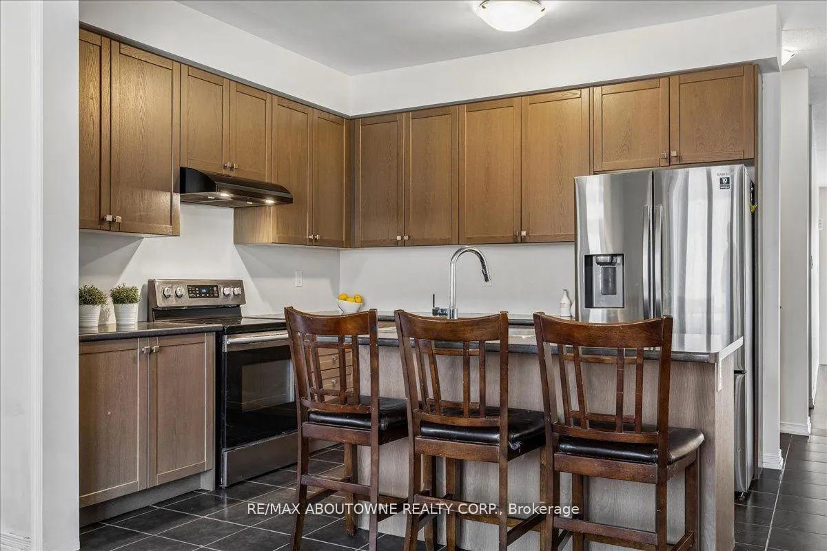 Photo 6 of 7608 Tupelo Crescent, Niagara Falls, Brown — HOMEH
