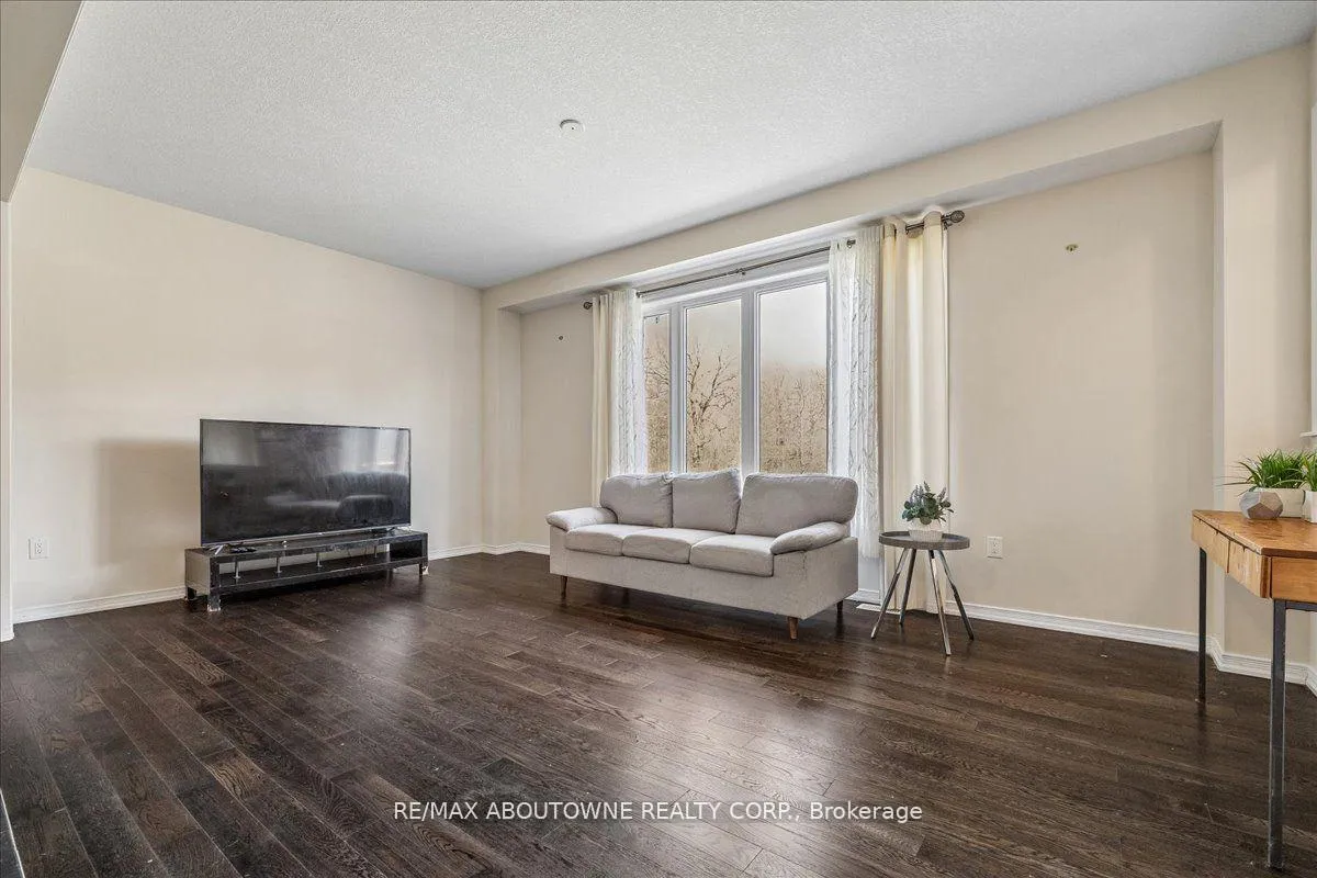 Photo 8 of 7608 Tupelo Crescent, Niagara Falls, Brown — HOMEH