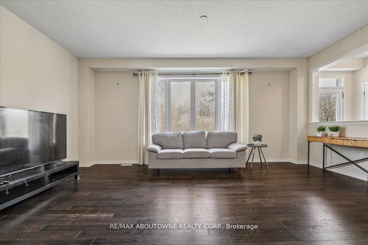Photo 9 of 7608 Tupelo Crescent, Niagara Falls, Brown — HOMEH