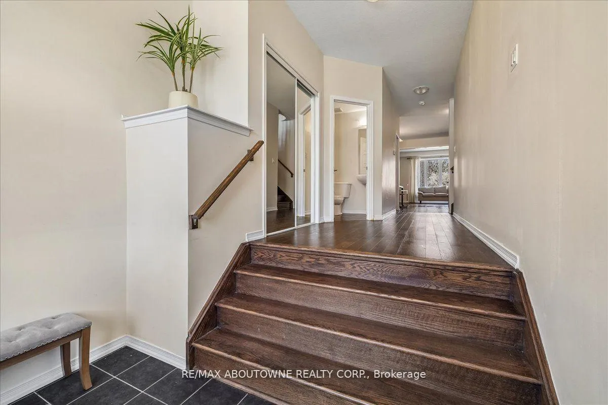 Photo 12 of 7608 Tupelo Crescent, Niagara Falls, Brown — HOMEH