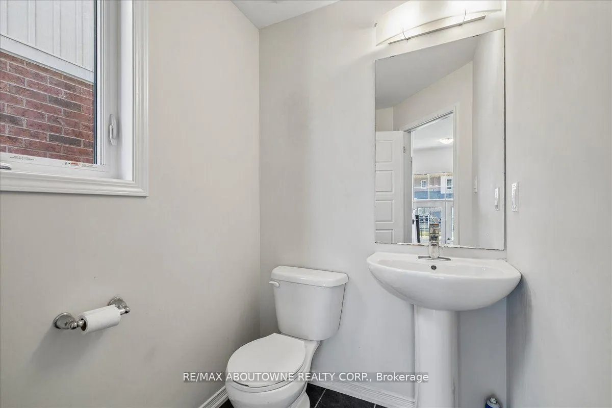 Photo 13 of 7608 Tupelo Crescent, Niagara Falls, Brown — HOMEH