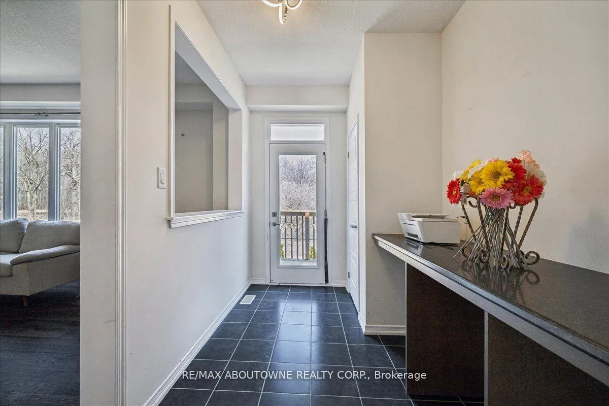 Photo 14 of 7608 Tupelo Crescent, Niagara Falls, Brown — HOMEH