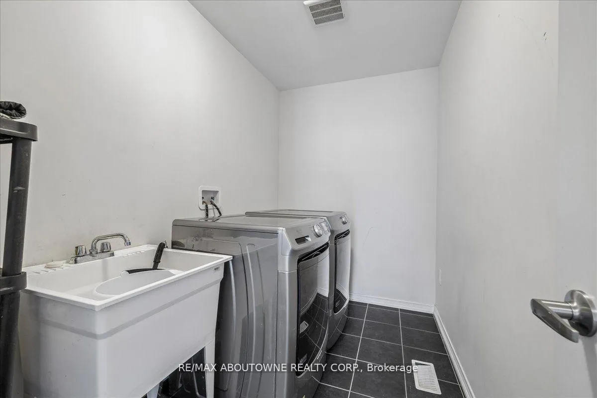 Photo 15 of 7608 Tupelo Crescent, Niagara Falls, Brown — HOMEH