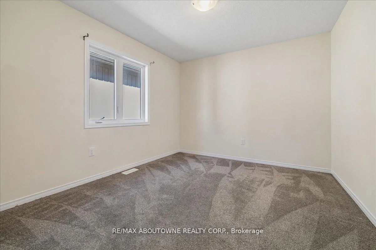 Photo 23 of 7608 Tupelo Crescent, Niagara Falls, Brown — HOMEH