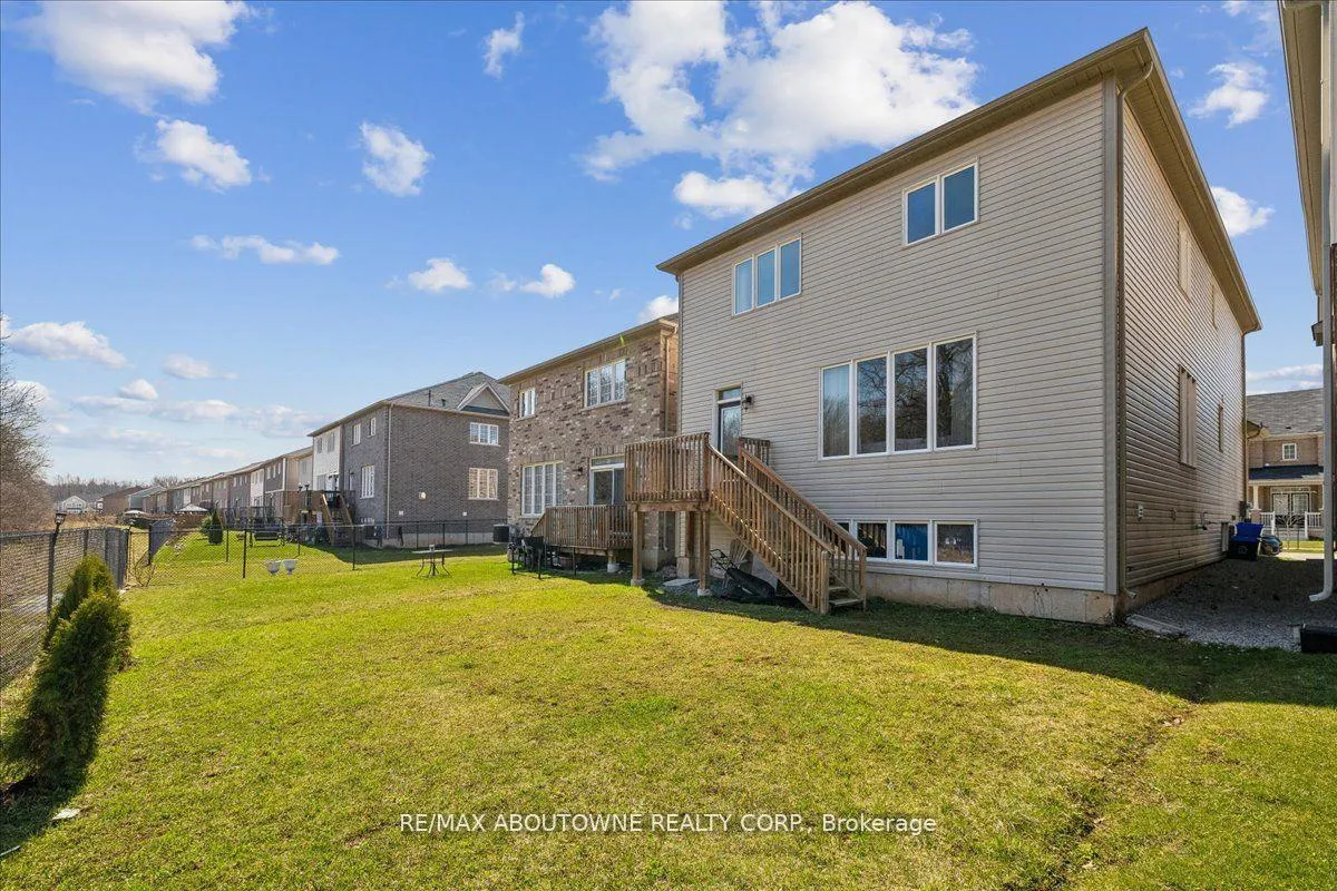 Photo 28 of 7608 Tupelo Crescent, Niagara Falls, Brown — HOMEH
