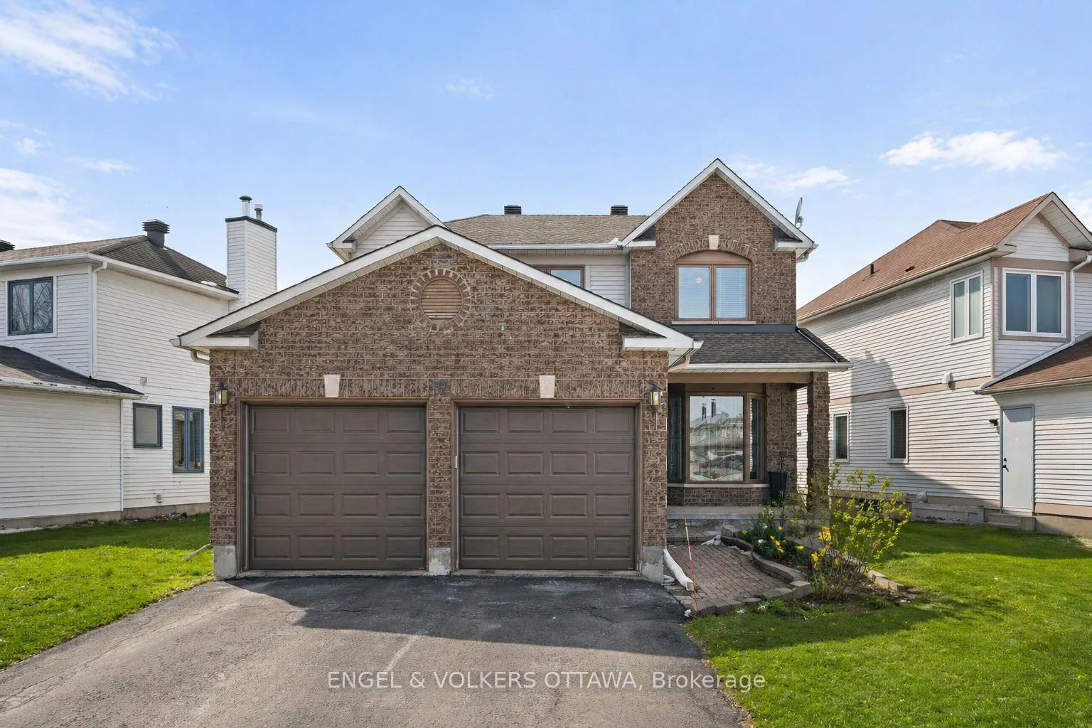 Front of 17 Hunterswood Crescent