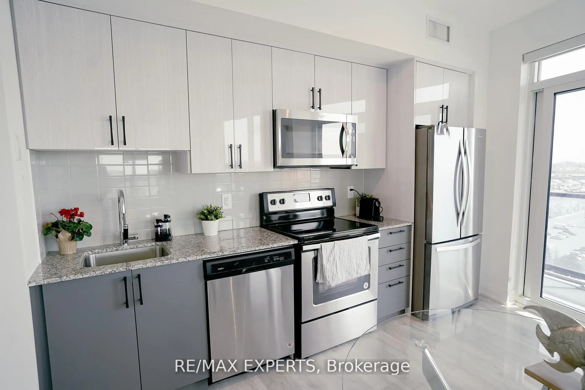 Photo 4 of Unit 1005, 3700 Highway 7, Vaughan, East Woodbridge — HOMEH
