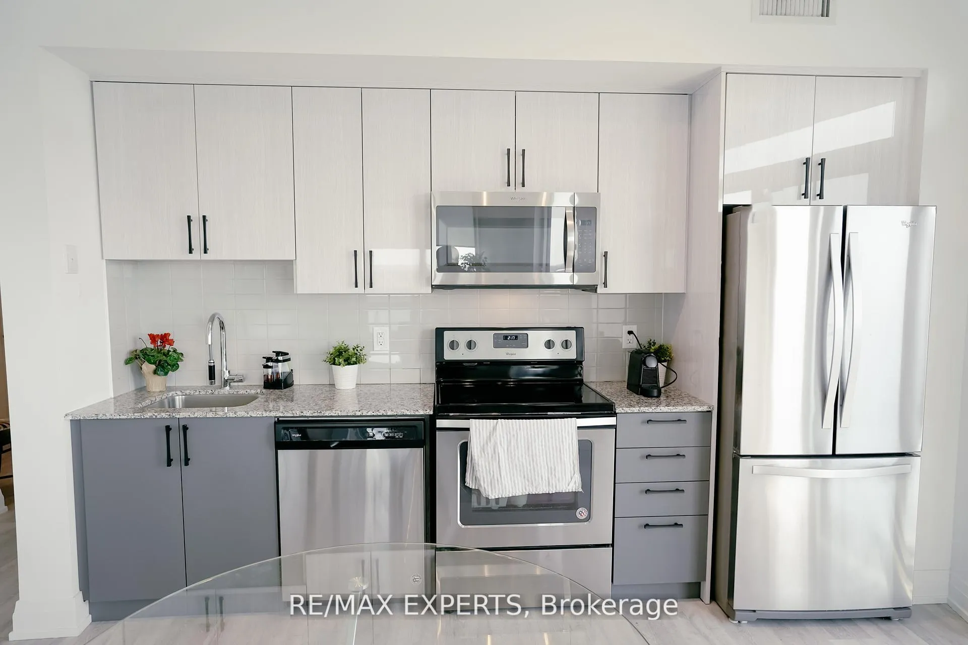 Photo 5 of Unit 1005, 3700 Highway 7, Vaughan, East Woodbridge — HOMEH