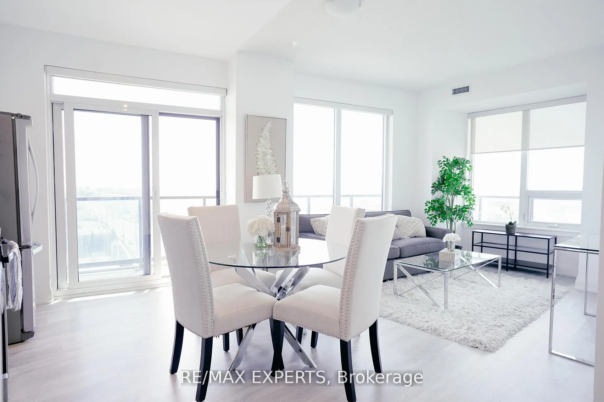 Photo 6 of Unit 1005, 3700 Highway 7, Vaughan, East Woodbridge — HOMEH