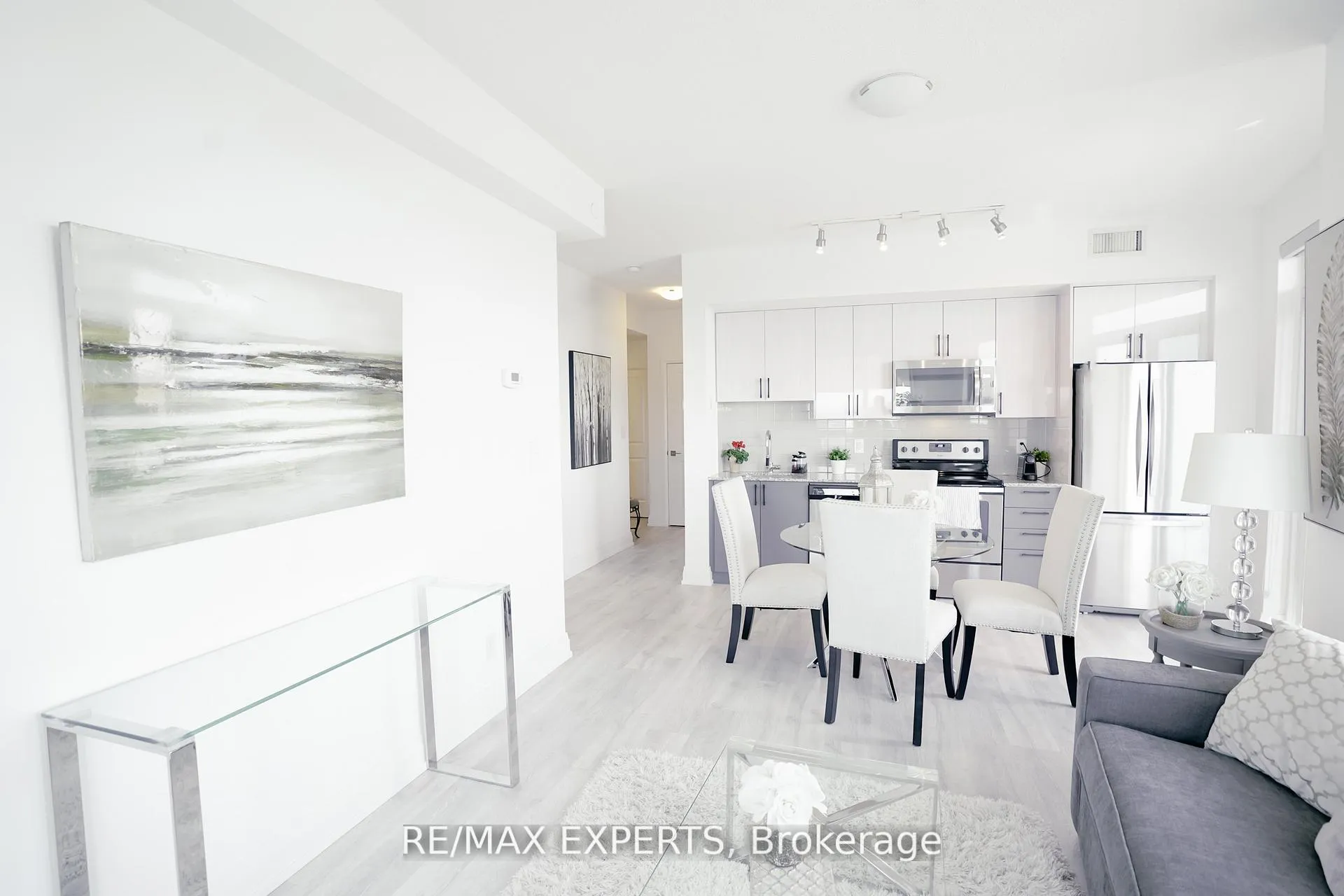 Photo 8 of Unit 1005, 3700 Highway 7, Vaughan, East Woodbridge — HOMEH