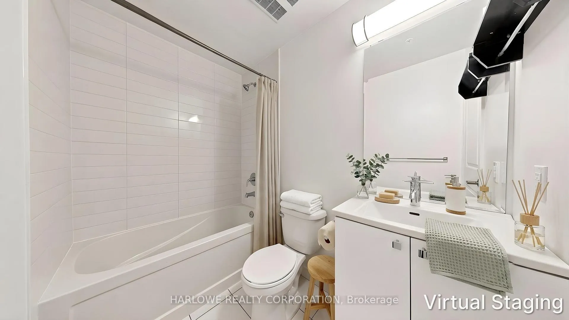 Photo 4 of Unit 207, 3655 Kingston Road, Scarborough, Scarborough Village — HOMEH