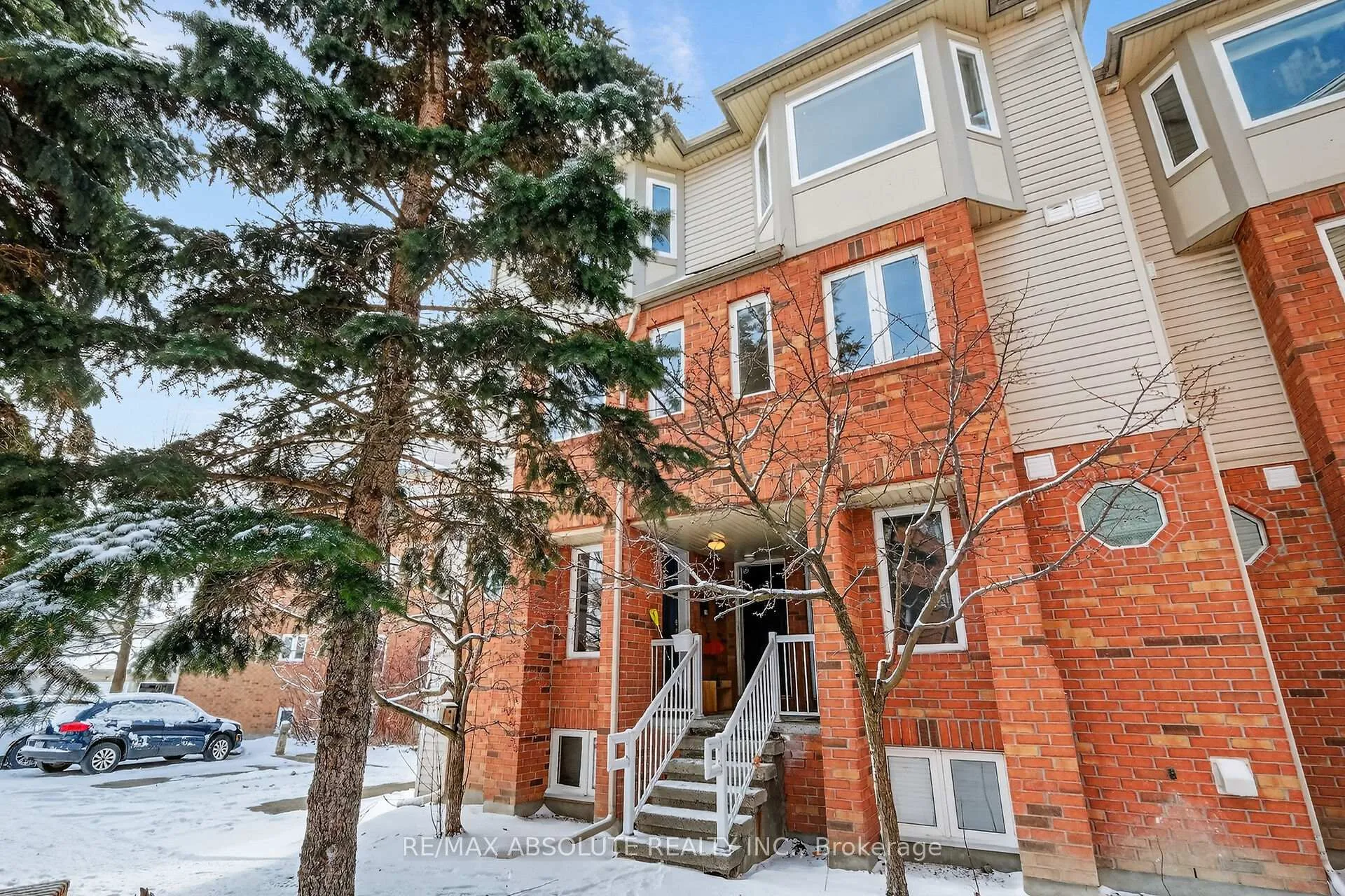 Photo 3 of 117 Tall Pines Private, Ottawa, Leslie Park — HOMEH