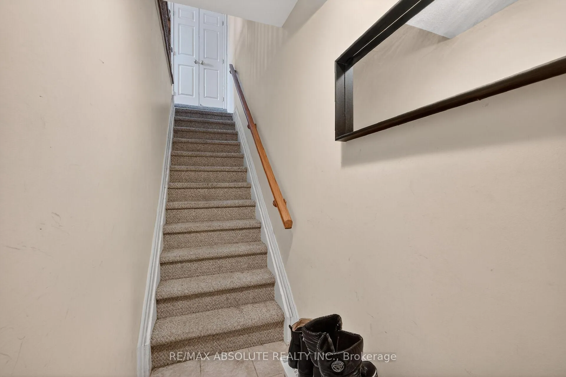 Photo 6 of 117 Tall Pines Private, Ottawa, Leslie Park — HOMEH