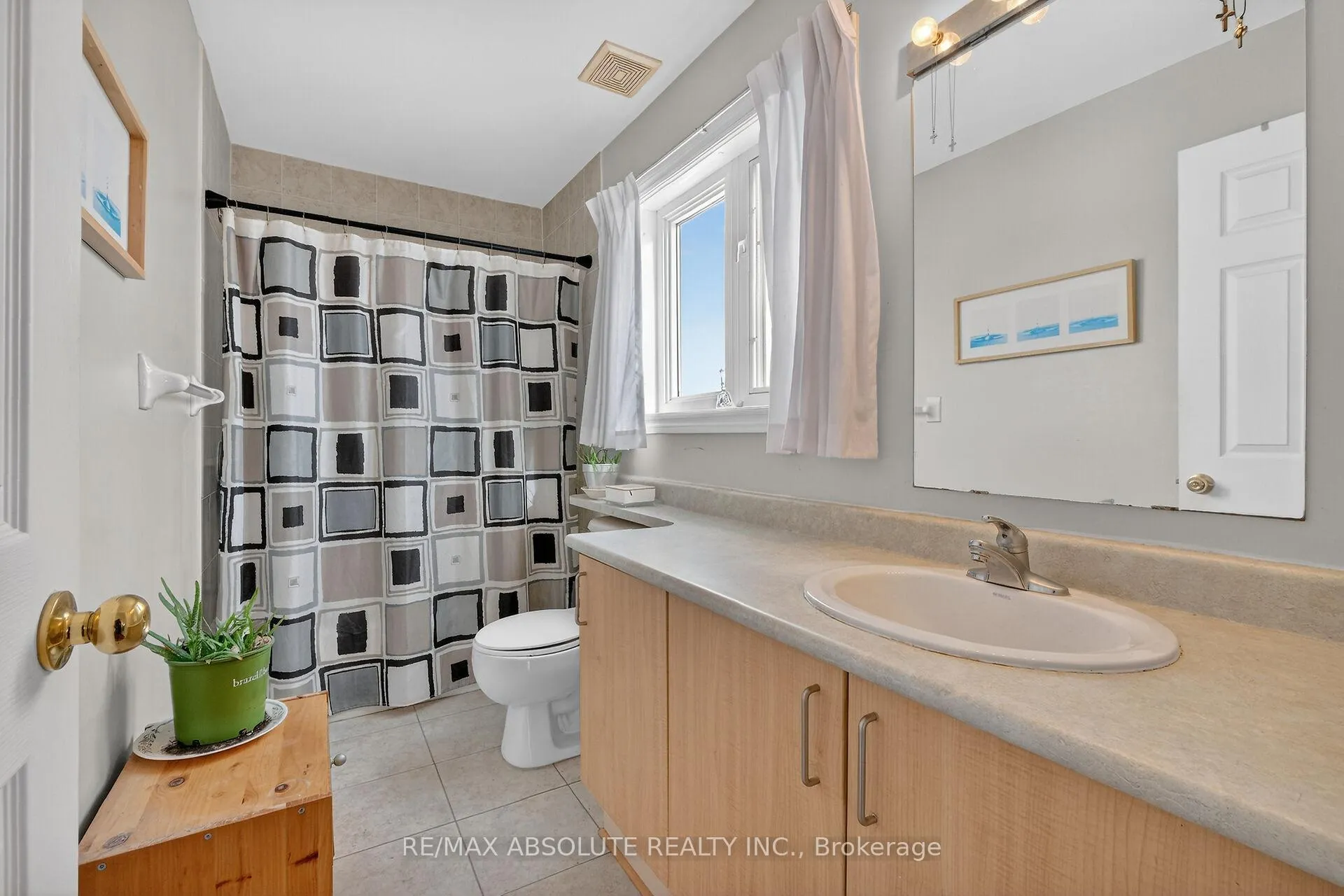 Photo 39 of 117 Tall Pines Private, Ottawa, Leslie Park — HOMEH