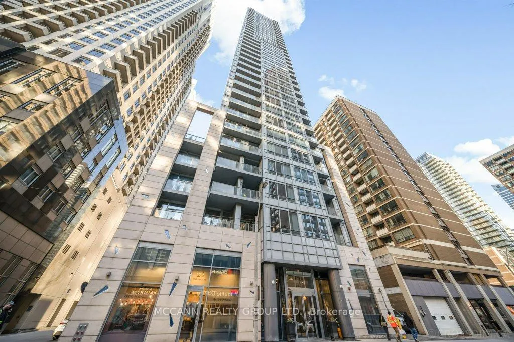 Front of Unit 3302, 21 Balmuto Street