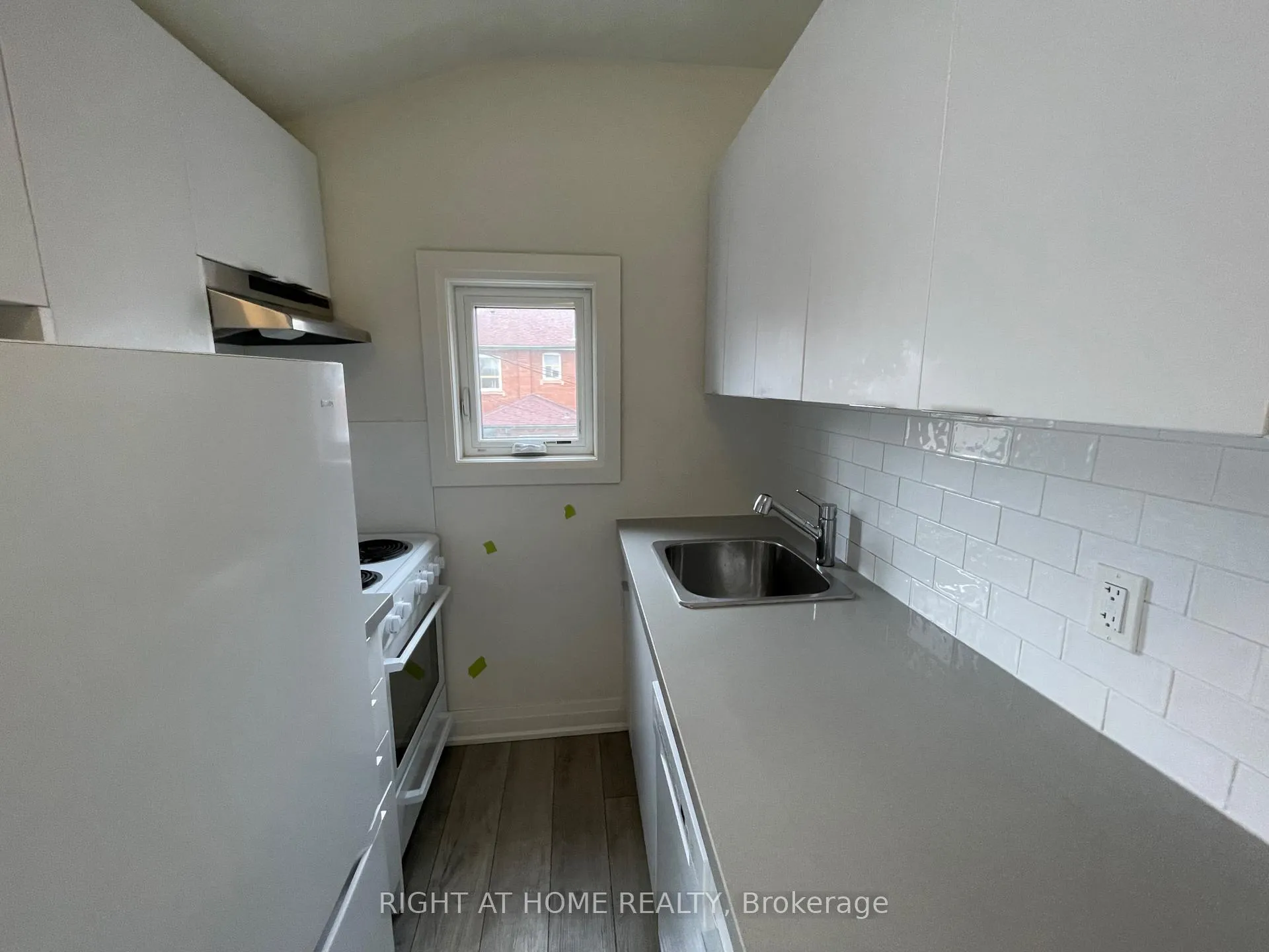 Photo 3 of Unit Upper, 380 Northcliffe Boulevard, Toronto, Oakwood Village — HOMEH