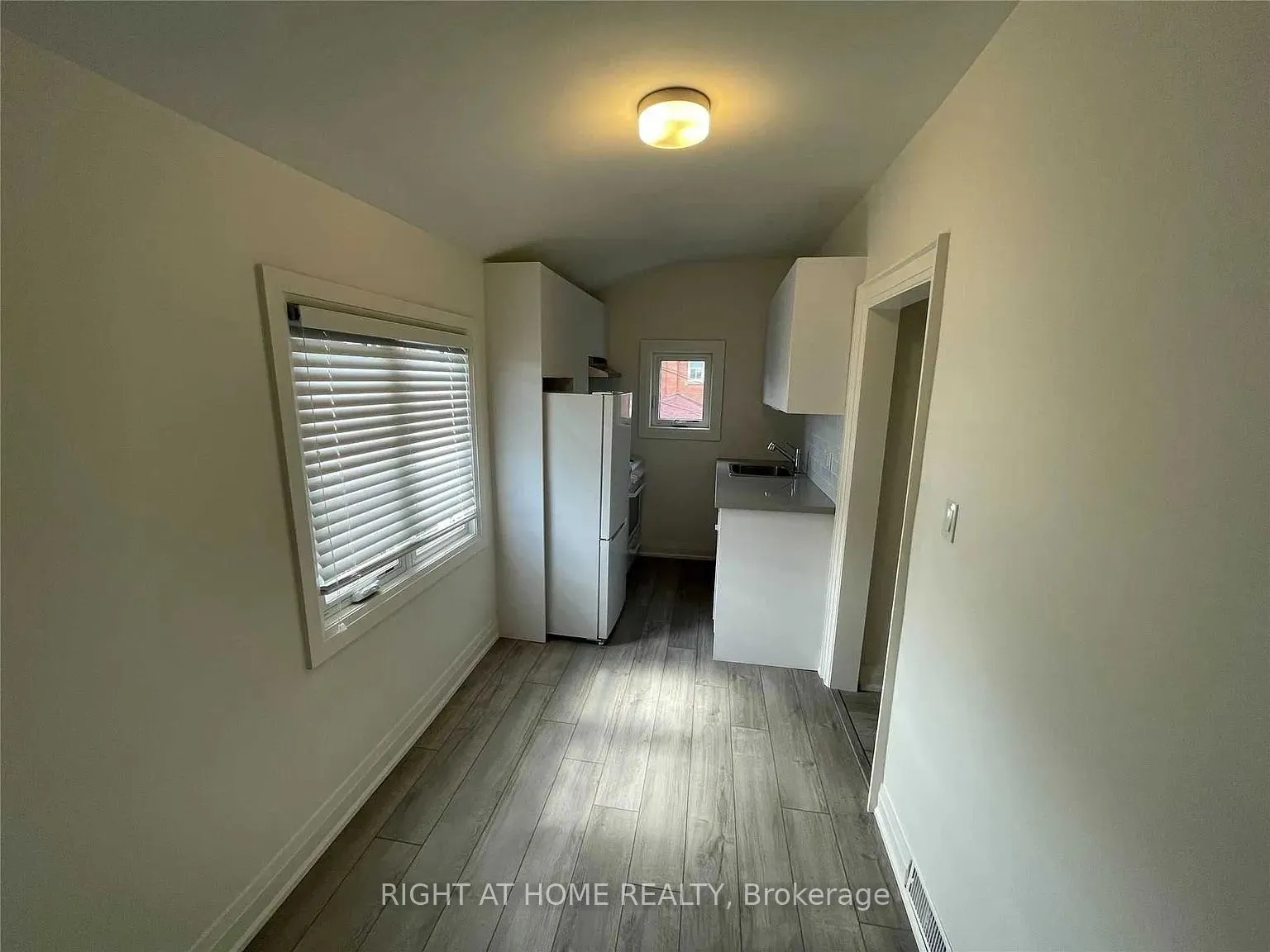 Photo 4 of Unit Upper, 380 Northcliffe Boulevard, Toronto, Oakwood Village — HOMEH