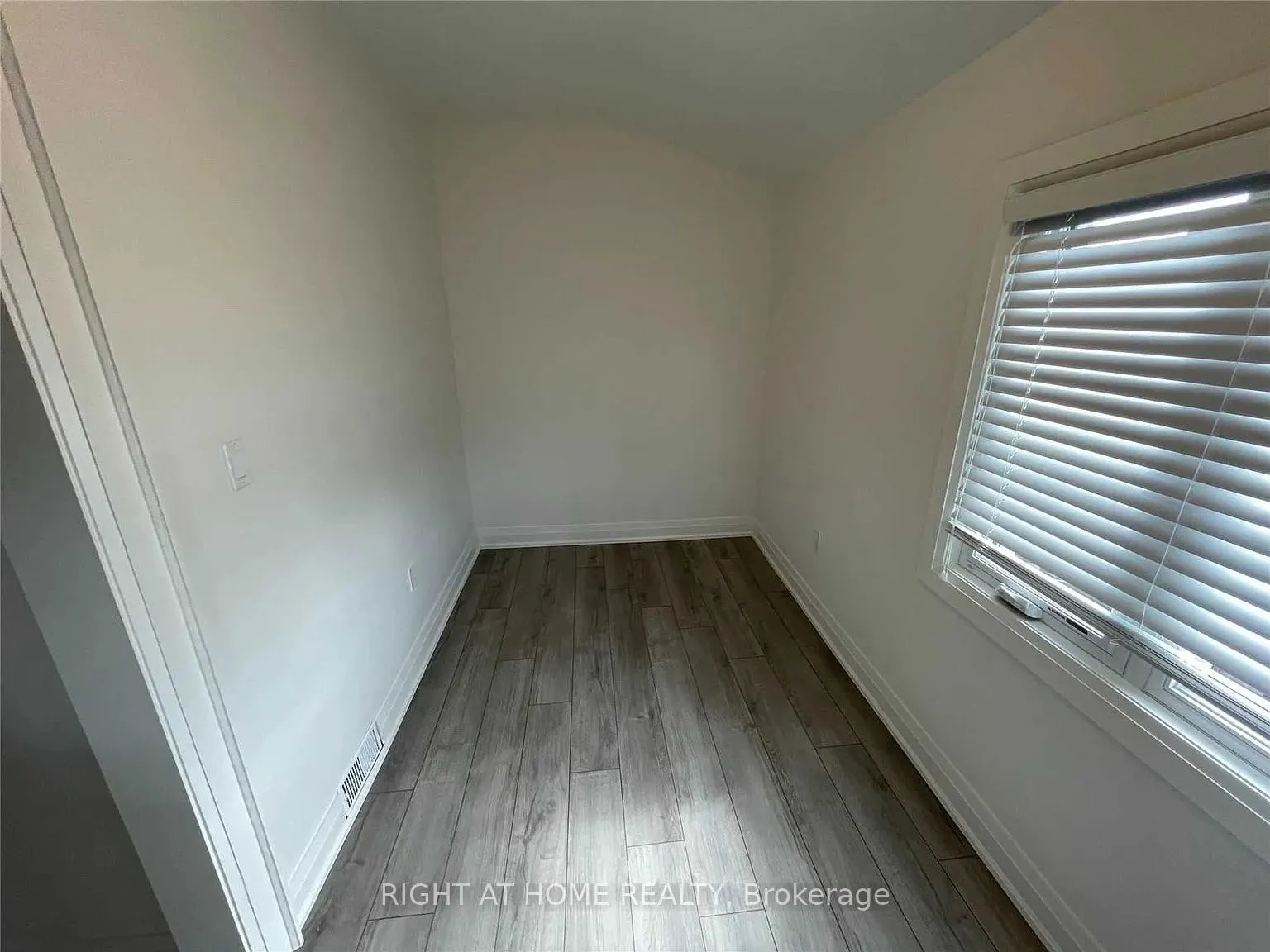 Photo 6 of Unit Upper, 380 Northcliffe Boulevard, Toronto, Oakwood Village — HOMEH
