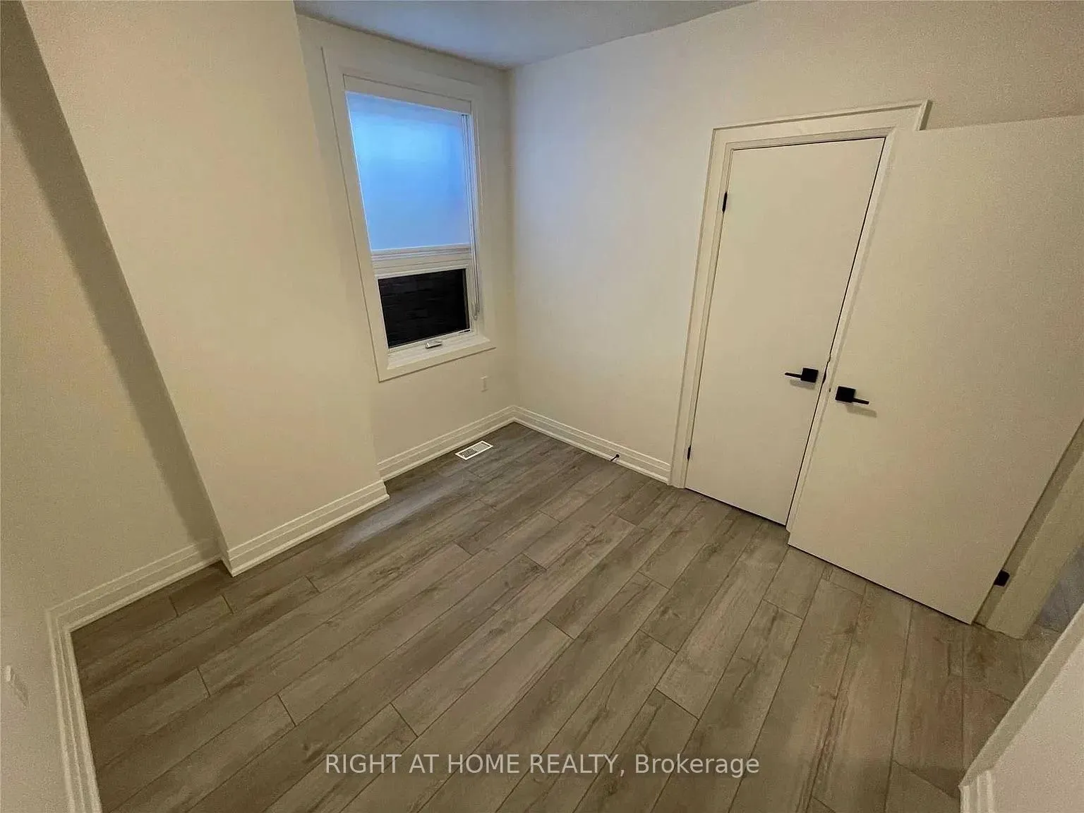 Photo 7 of Unit Upper, 380 Northcliffe Boulevard, Toronto, Oakwood Village — HOMEH