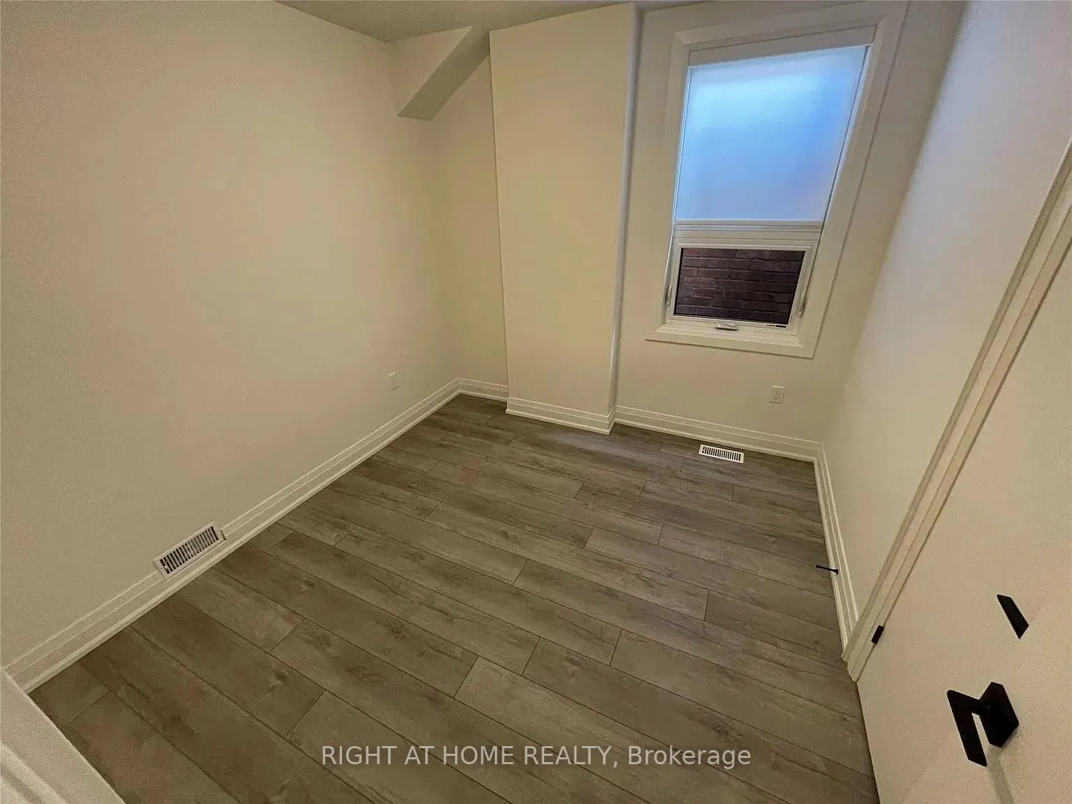 Photo 9 of Unit Upper, 380 Northcliffe Boulevard, Toronto, Oakwood Village — HOMEH