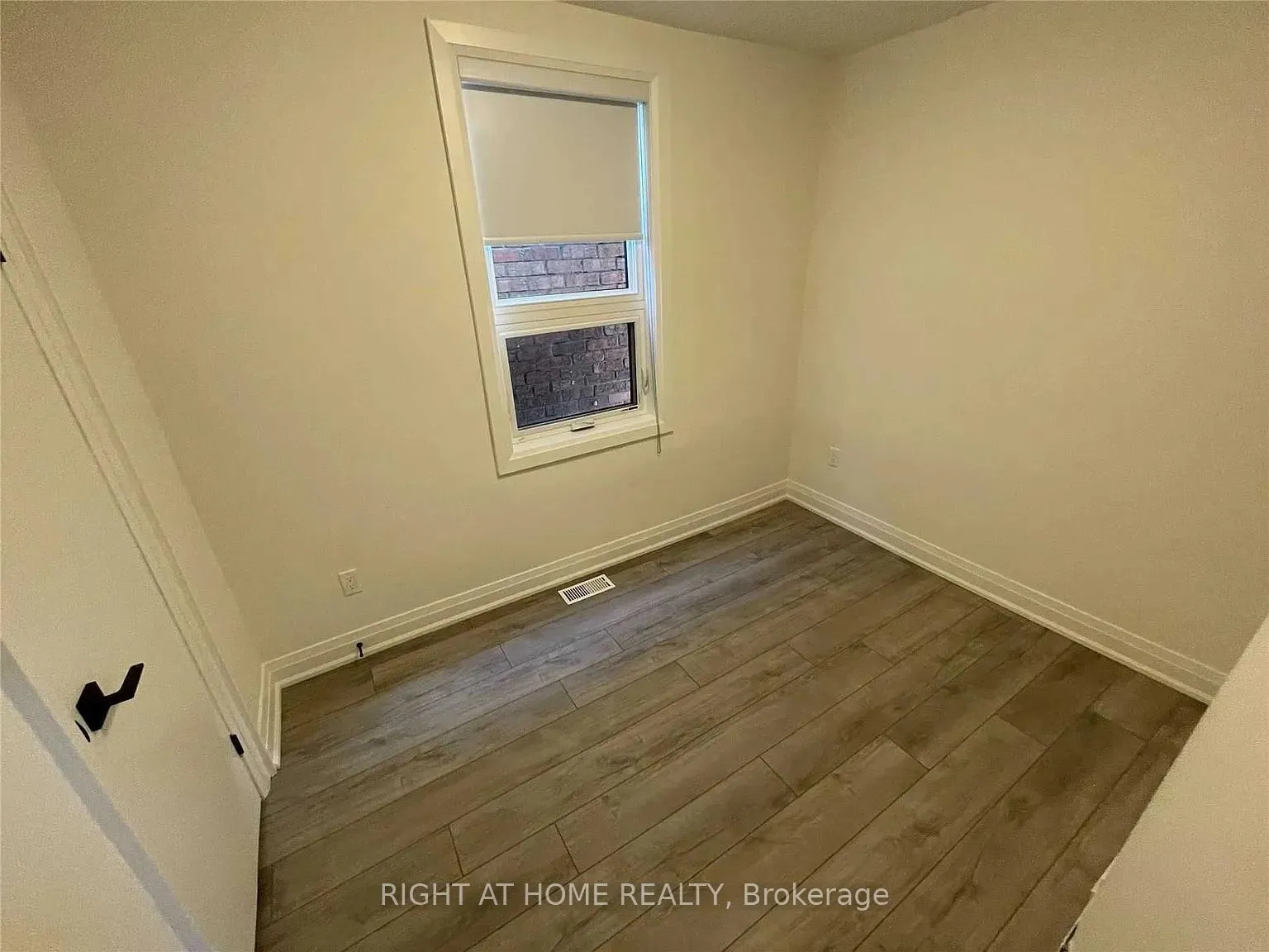 Photo 11 of Unit Upper, 380 Northcliffe Boulevard, Toronto, Oakwood Village — HOMEH