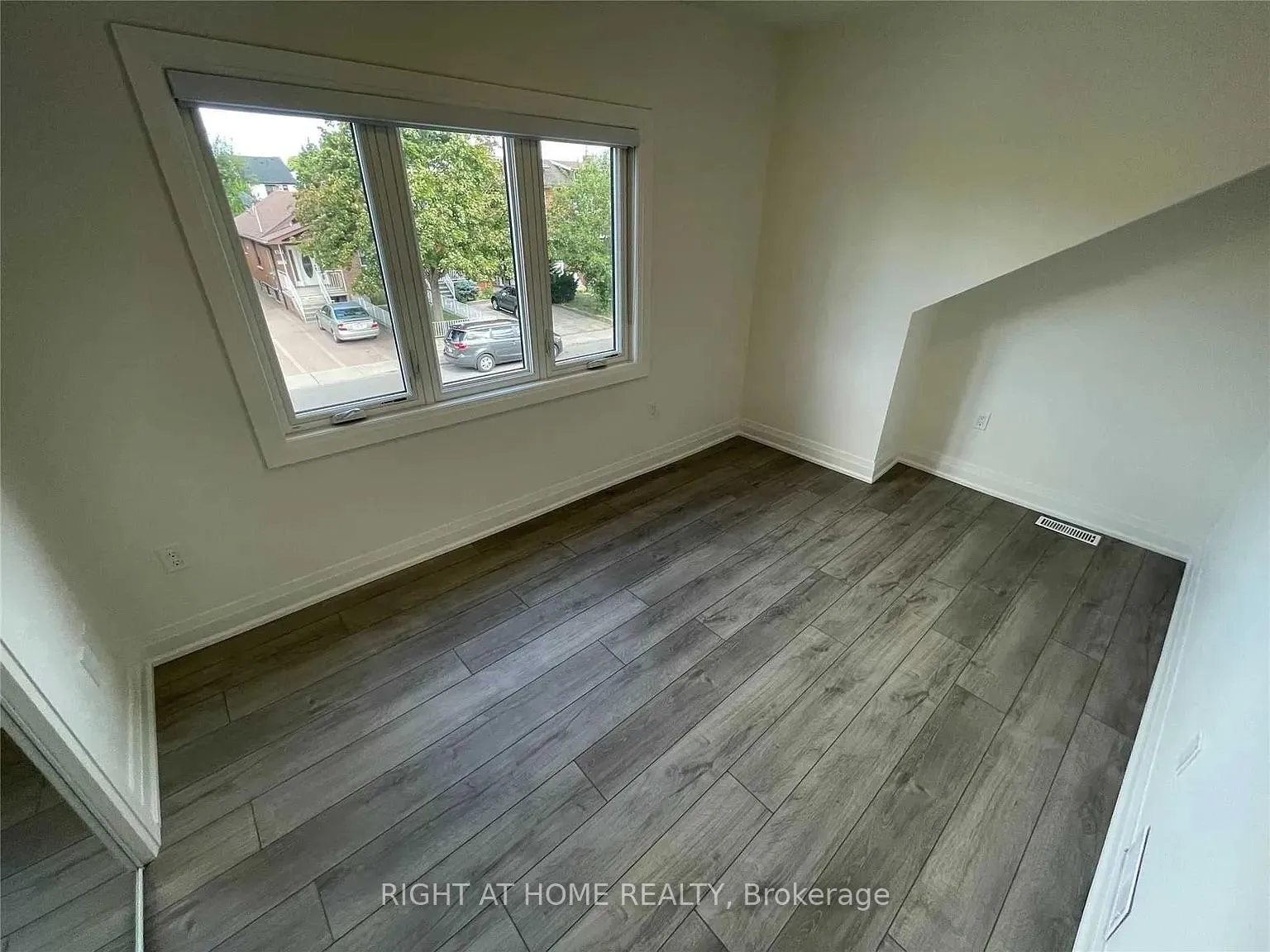 Photo 13 of Unit Upper, 380 Northcliffe Boulevard, Toronto, Oakwood Village — HOMEH