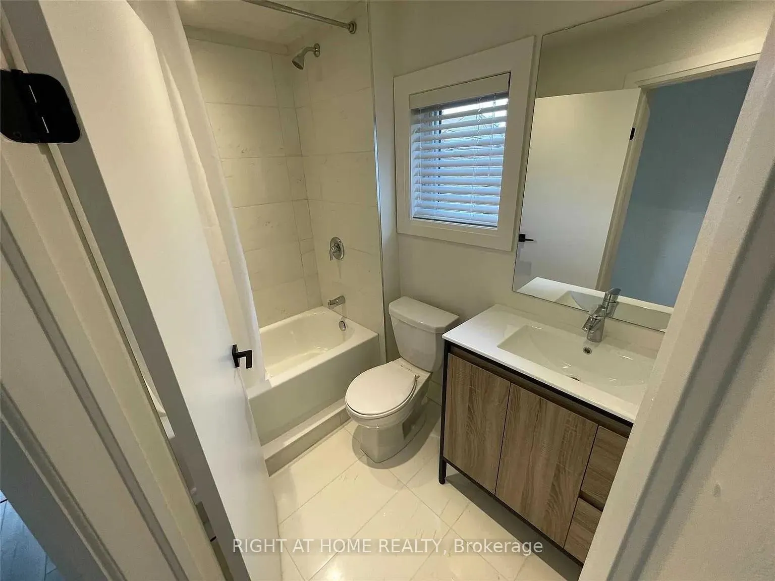 Photo 15 of Unit Upper, 380 Northcliffe Boulevard, Toronto, Oakwood Village — HOMEH