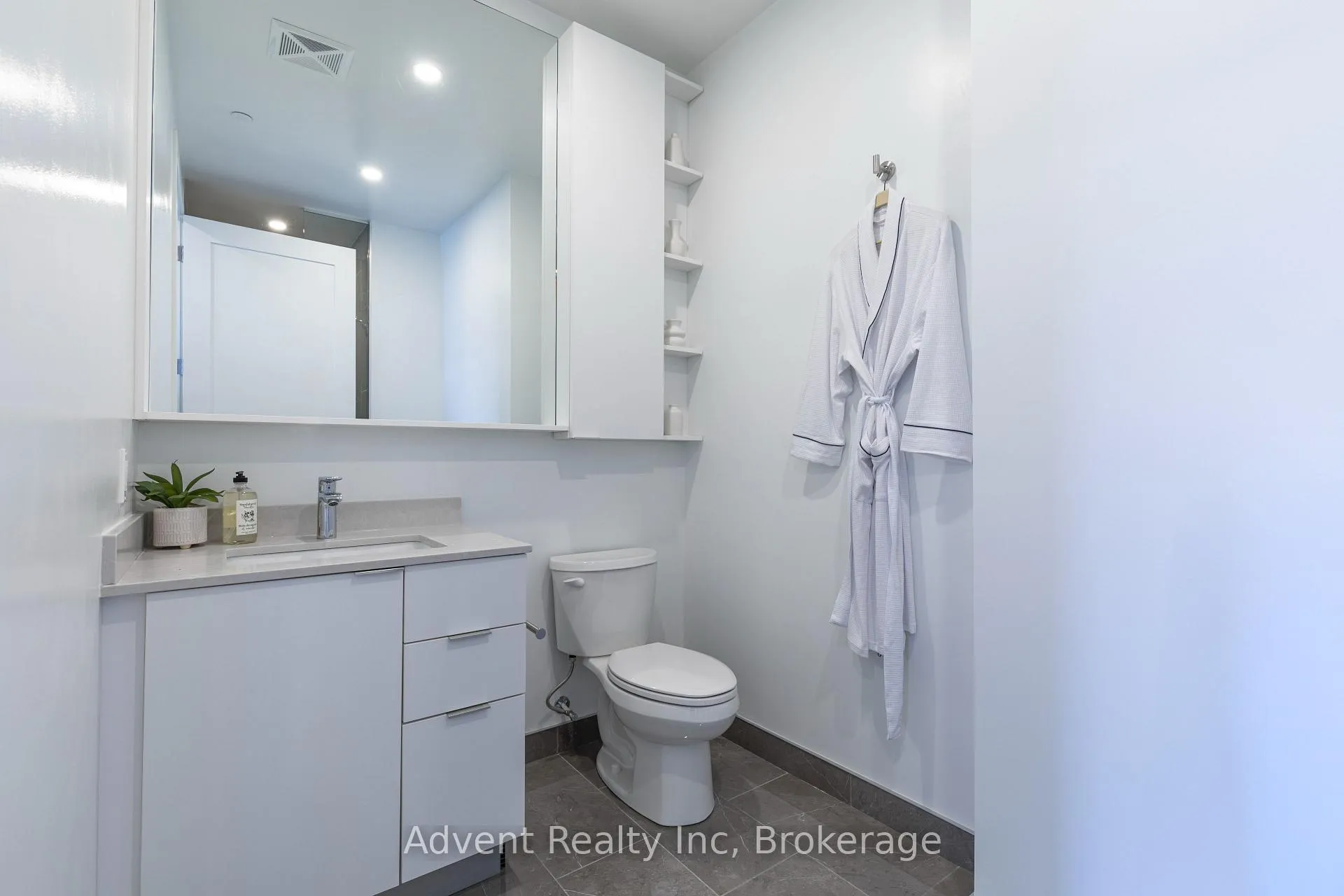 Photo 11 of Unit PH02, 8 Cedarland Drive, Markham, Unionville — HOMEH