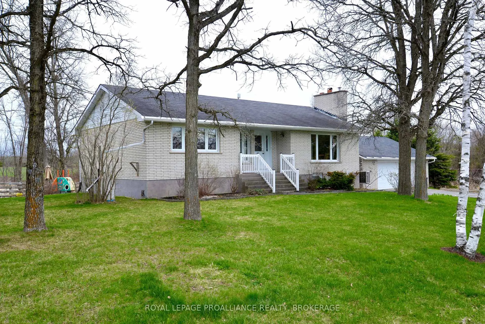 Photo 3 of 2489 Leeman Road, Kingston, City North of 401 — HOMEH