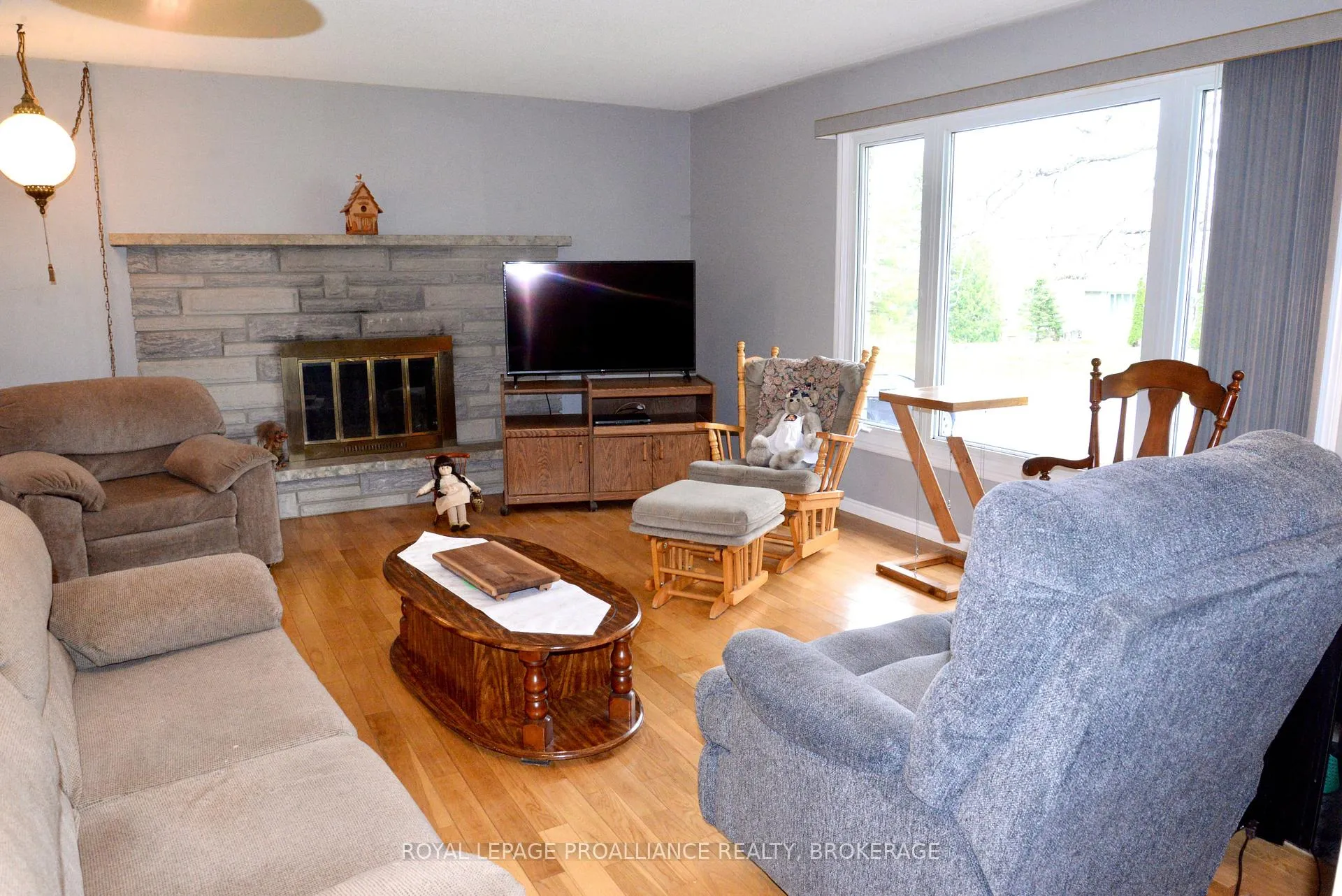 Photo 4 of 2489 Leeman Road, Kingston, City North of 401 — HOMEH