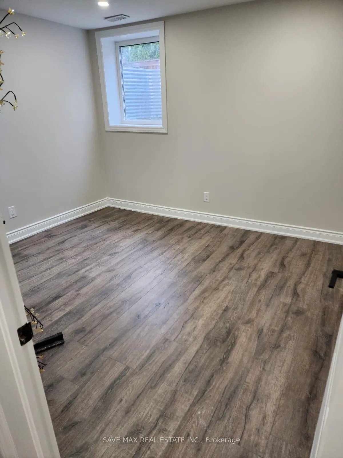 Photo 2 of 393 Jelinik Terrace, Milton, Scott — HOMEH