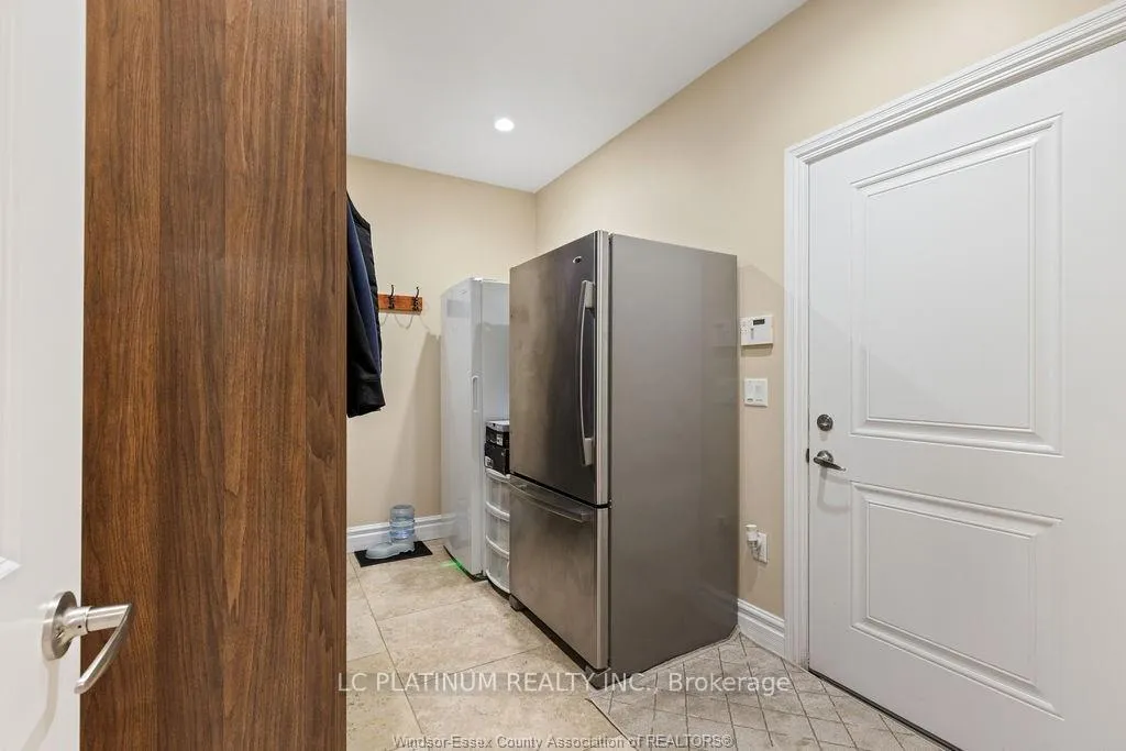 Photo 20 of 3740 Donato Drive, LaSalle — HOMEH