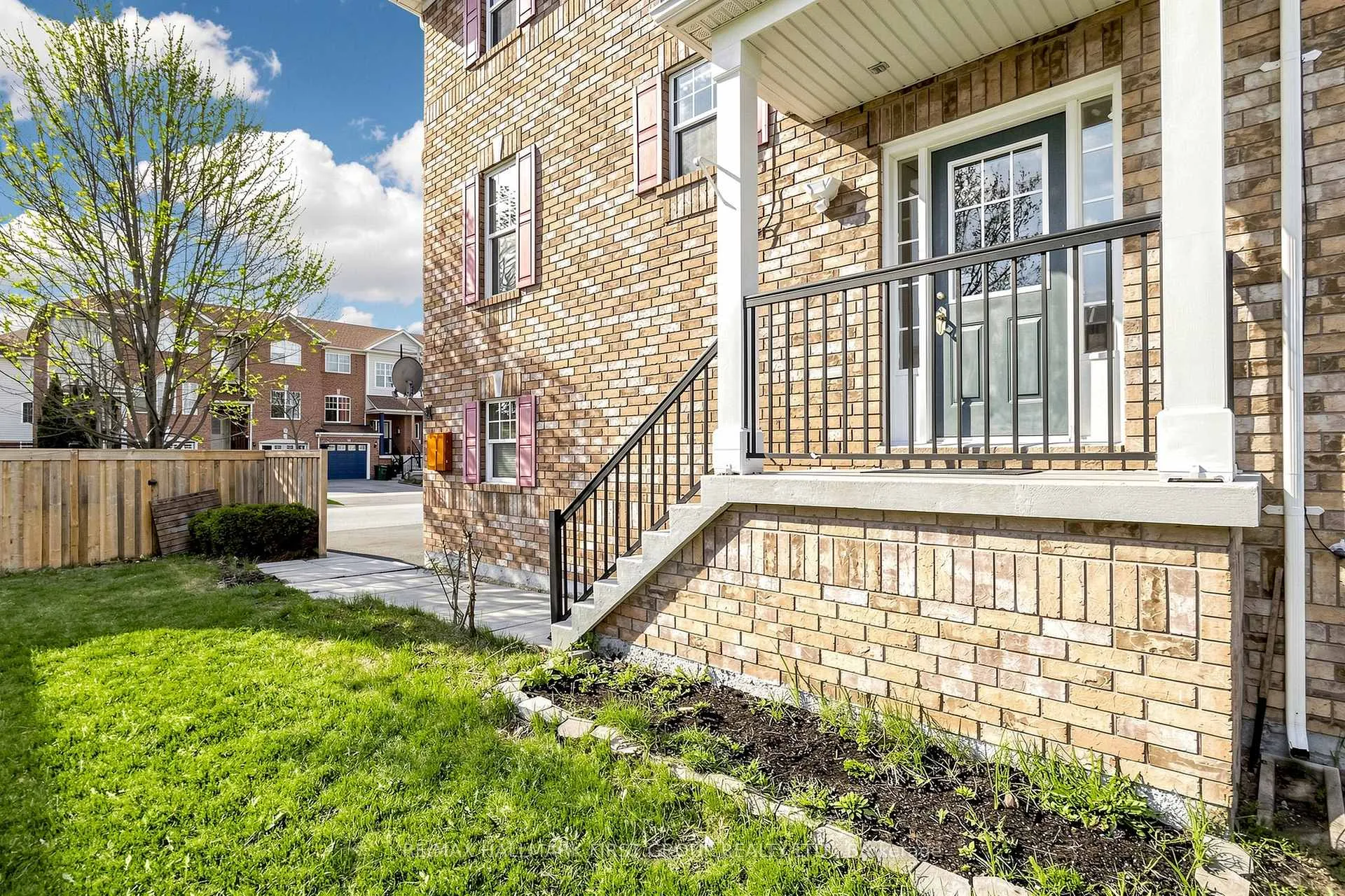 Photo 3 of 61 Reindeer Drive, Scarborough, Rouge — HOMEH