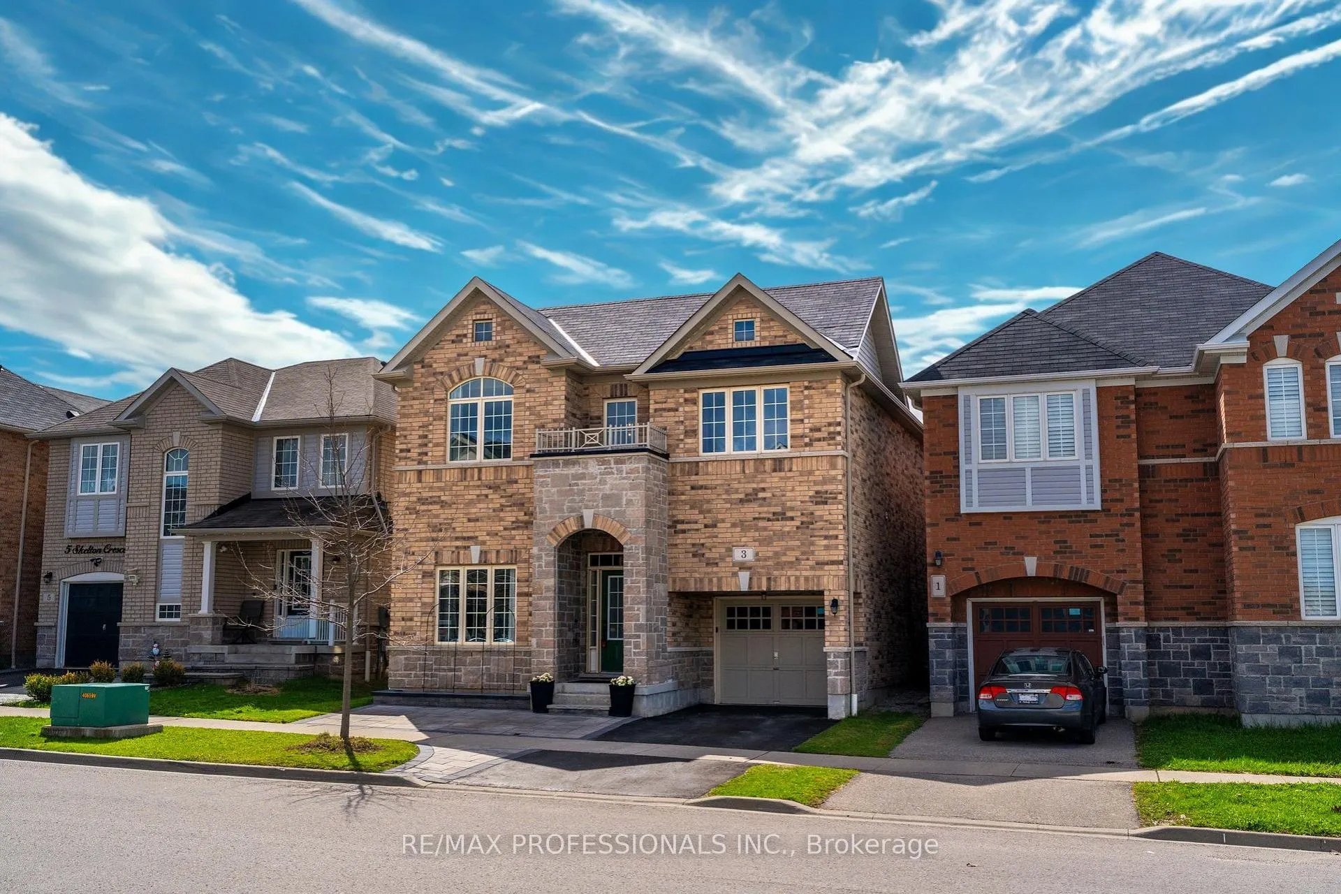 Photo 2 of 3 Skelton Crescent, Ajax, Central East — HOMEH