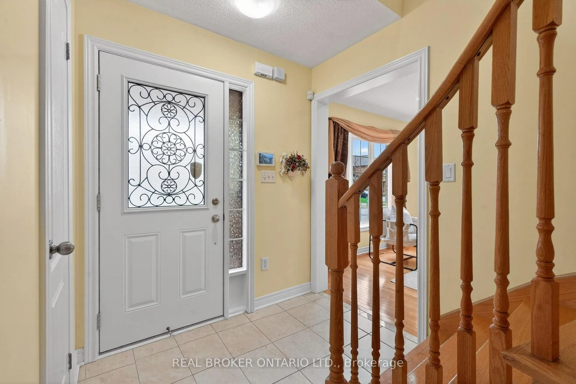 Photo 4 of 38 Nutwood Way, Brampton, Sandringham-Wellington — HOMEH