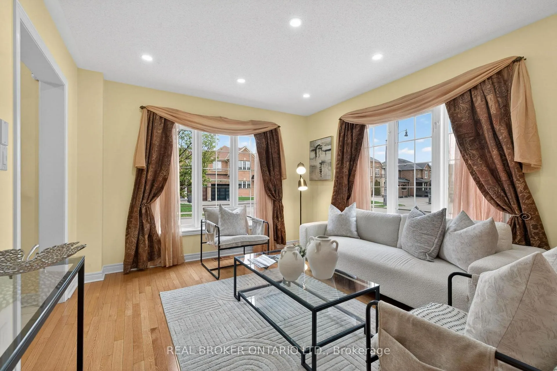 Photo 9 of 38 Nutwood Way, Brampton, Sandringham-Wellington — HOMEH