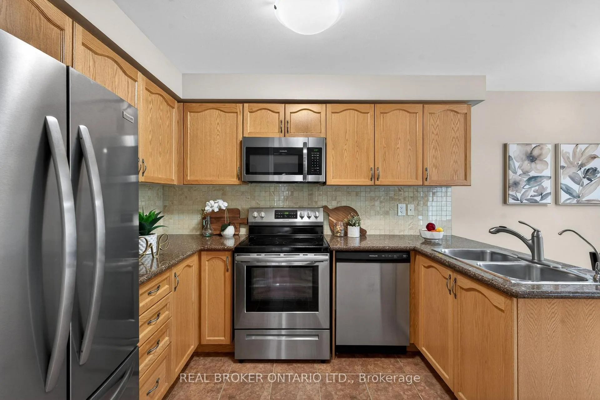 Photo 14 of 38 Nutwood Way, Brampton, Sandringham-Wellington — HOMEH