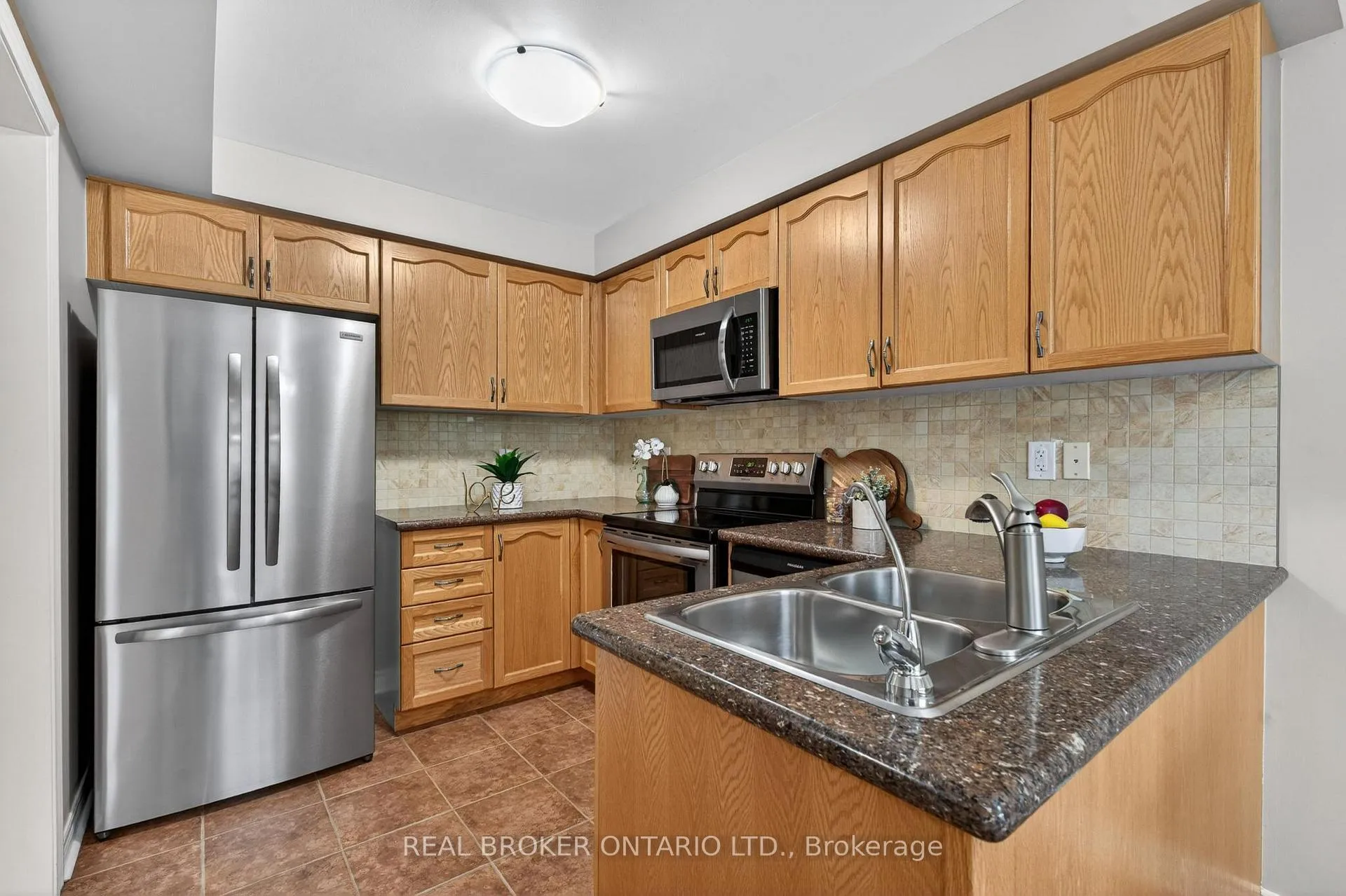 Photo 15 of 38 Nutwood Way, Brampton, Sandringham-Wellington — HOMEH