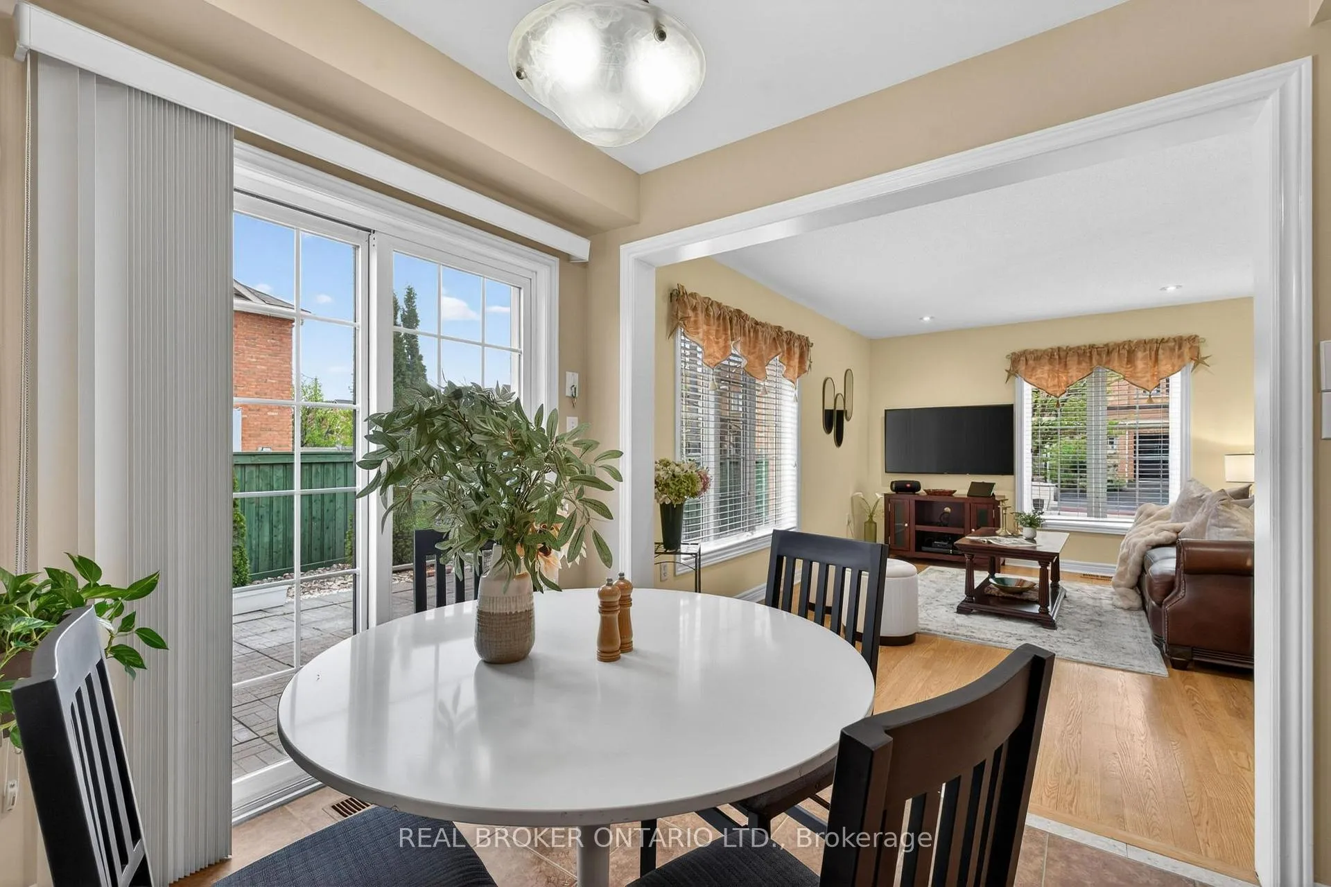 Photo 17 of 38 Nutwood Way, Brampton, Sandringham-Wellington — HOMEH