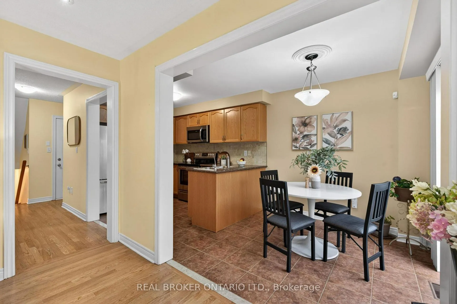 Photo 20 of 38 Nutwood Way, Brampton, Sandringham-Wellington — HOMEH